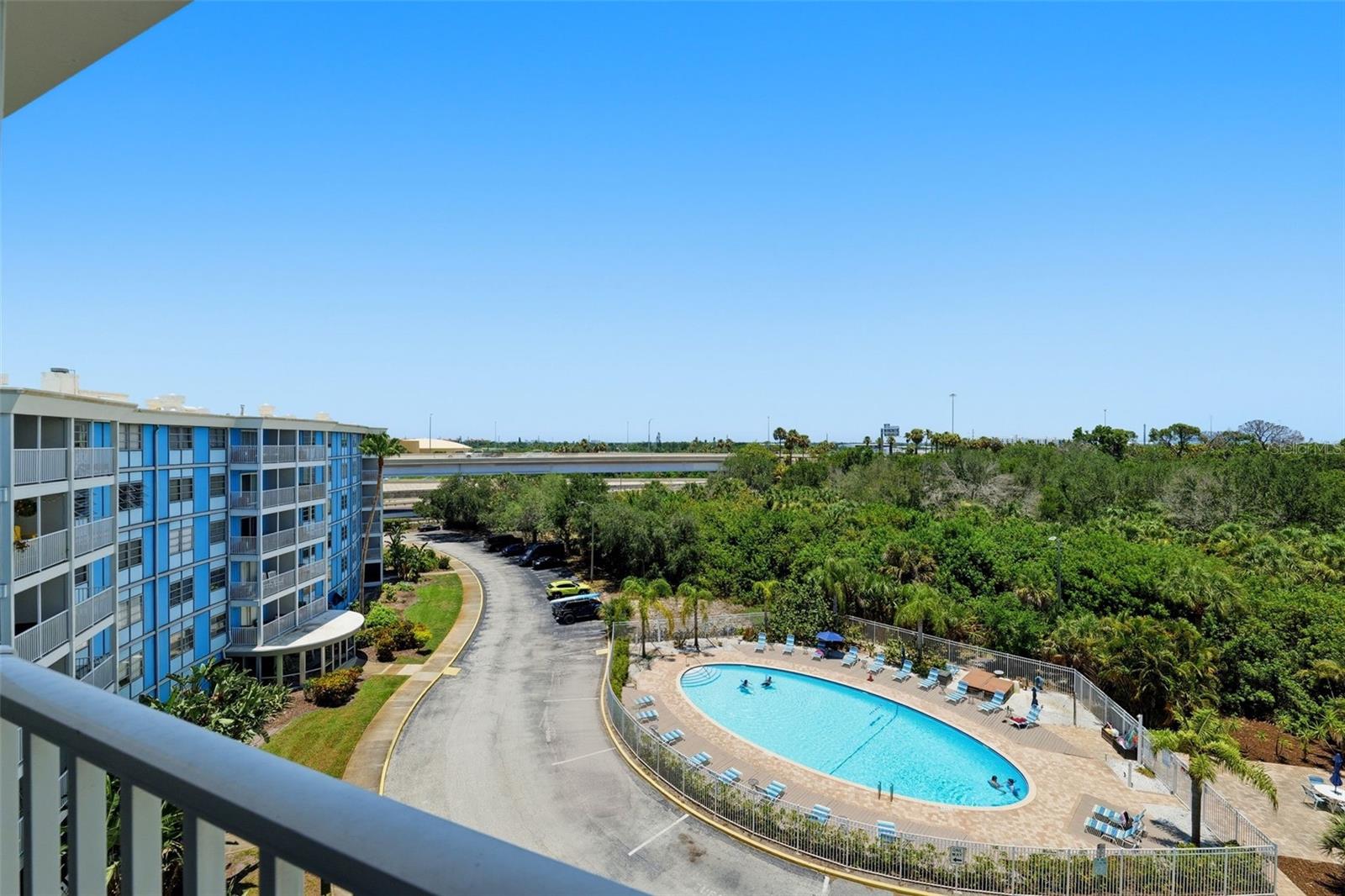 WAVE THE CONDO - Residential