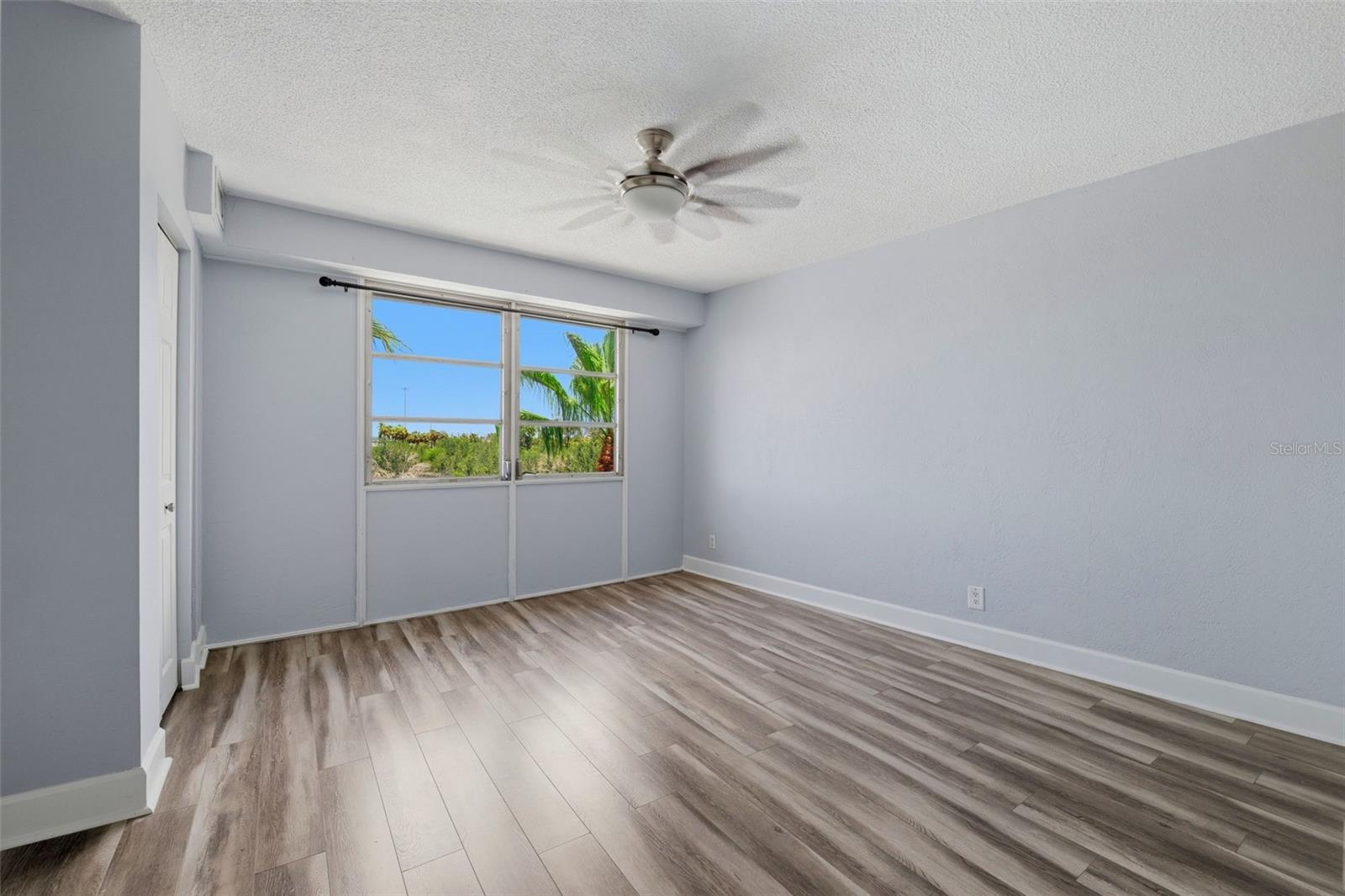 WAVE THE CONDO - Residential