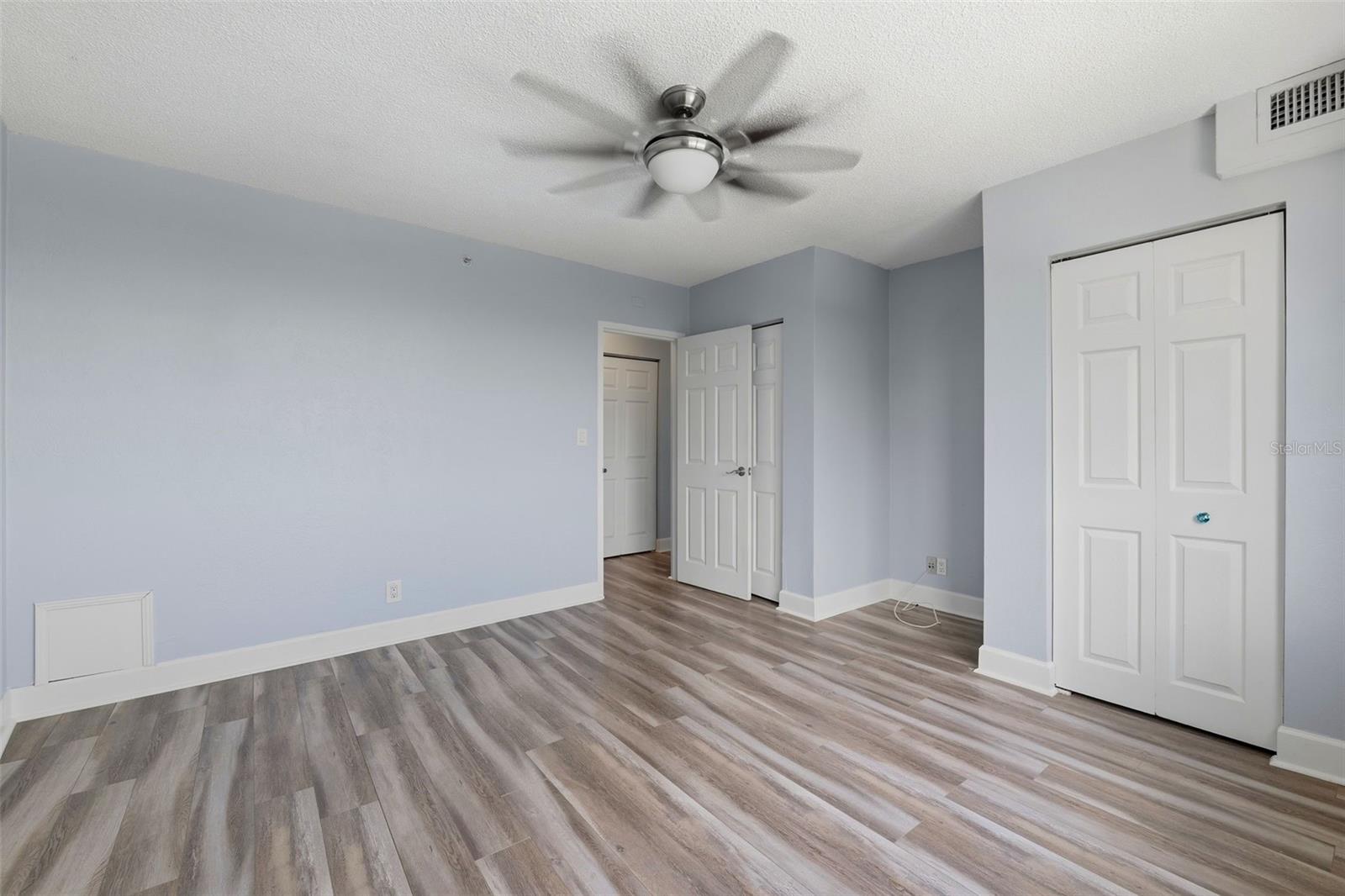 WAVE THE CONDO - Residential