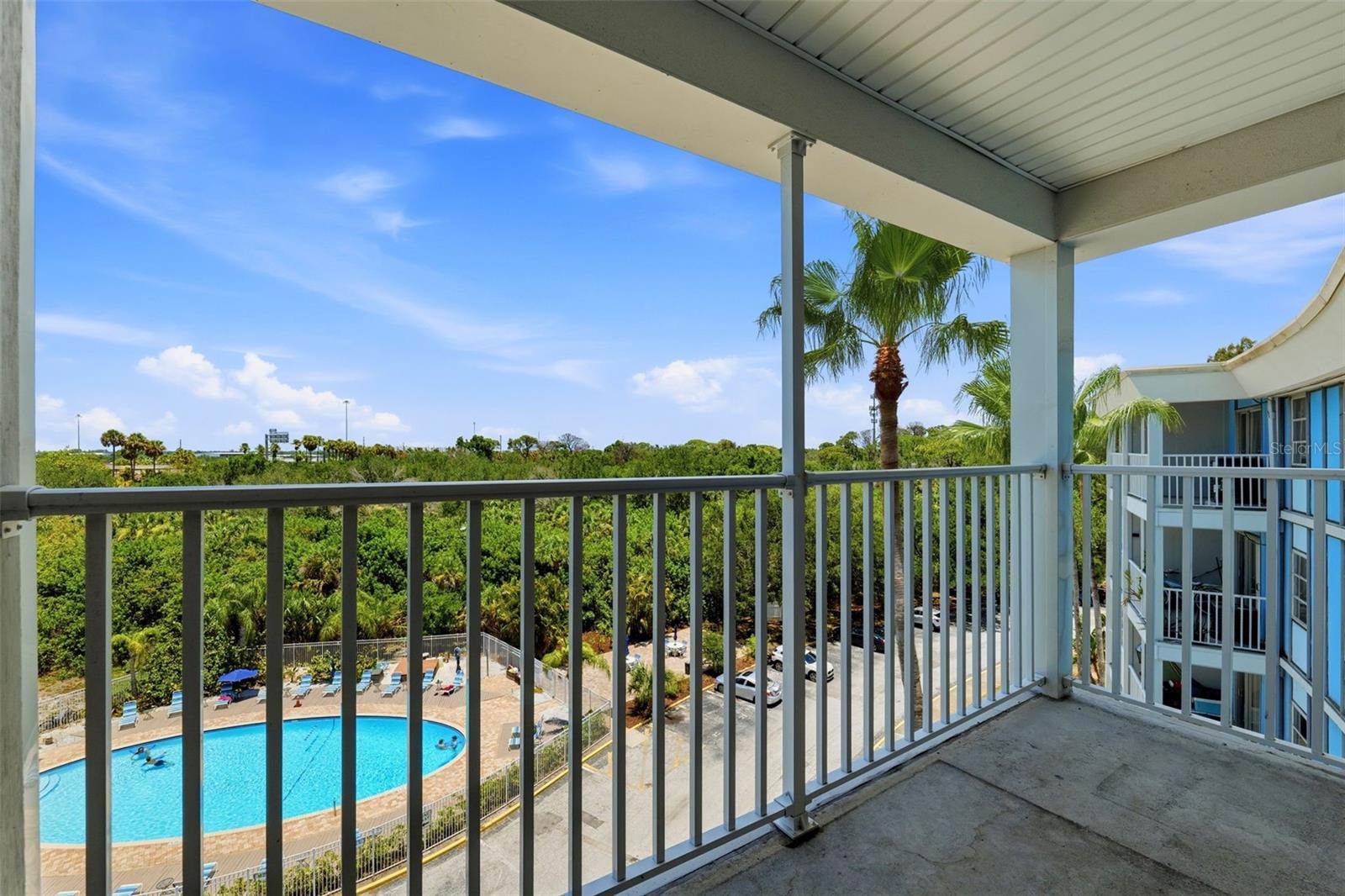 WAVE THE CONDO - Residential