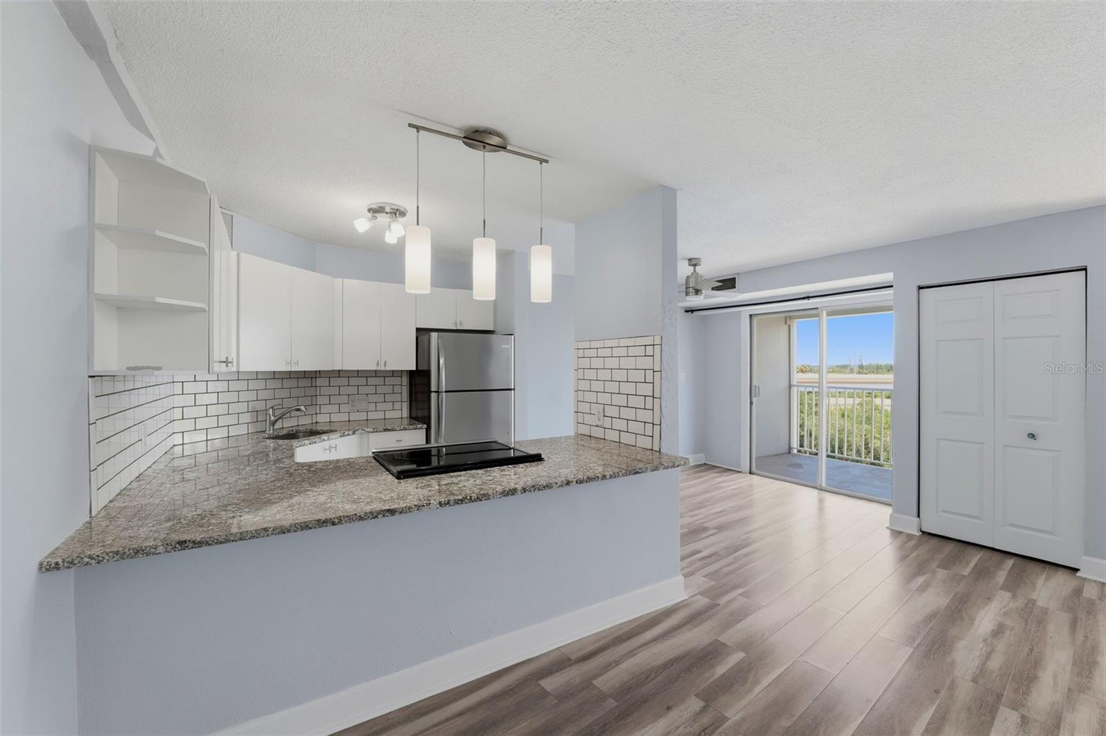 WAVE THE CONDO - Residential