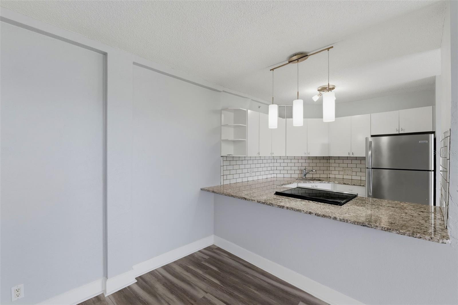WAVE THE CONDO - Residential