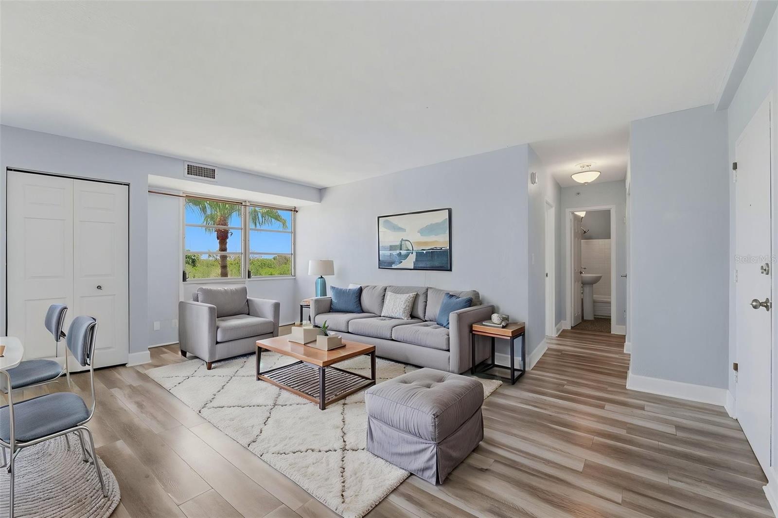 WAVE THE CONDO - Residential