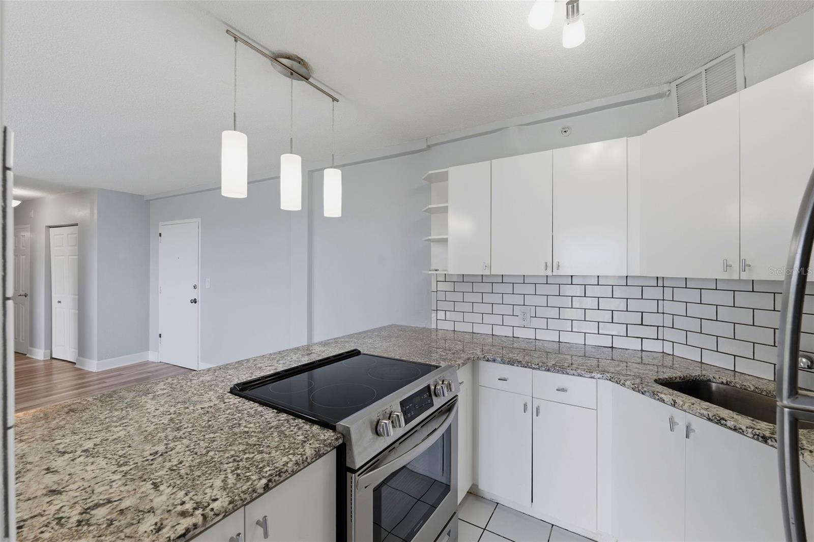 WAVE THE CONDO - Residential