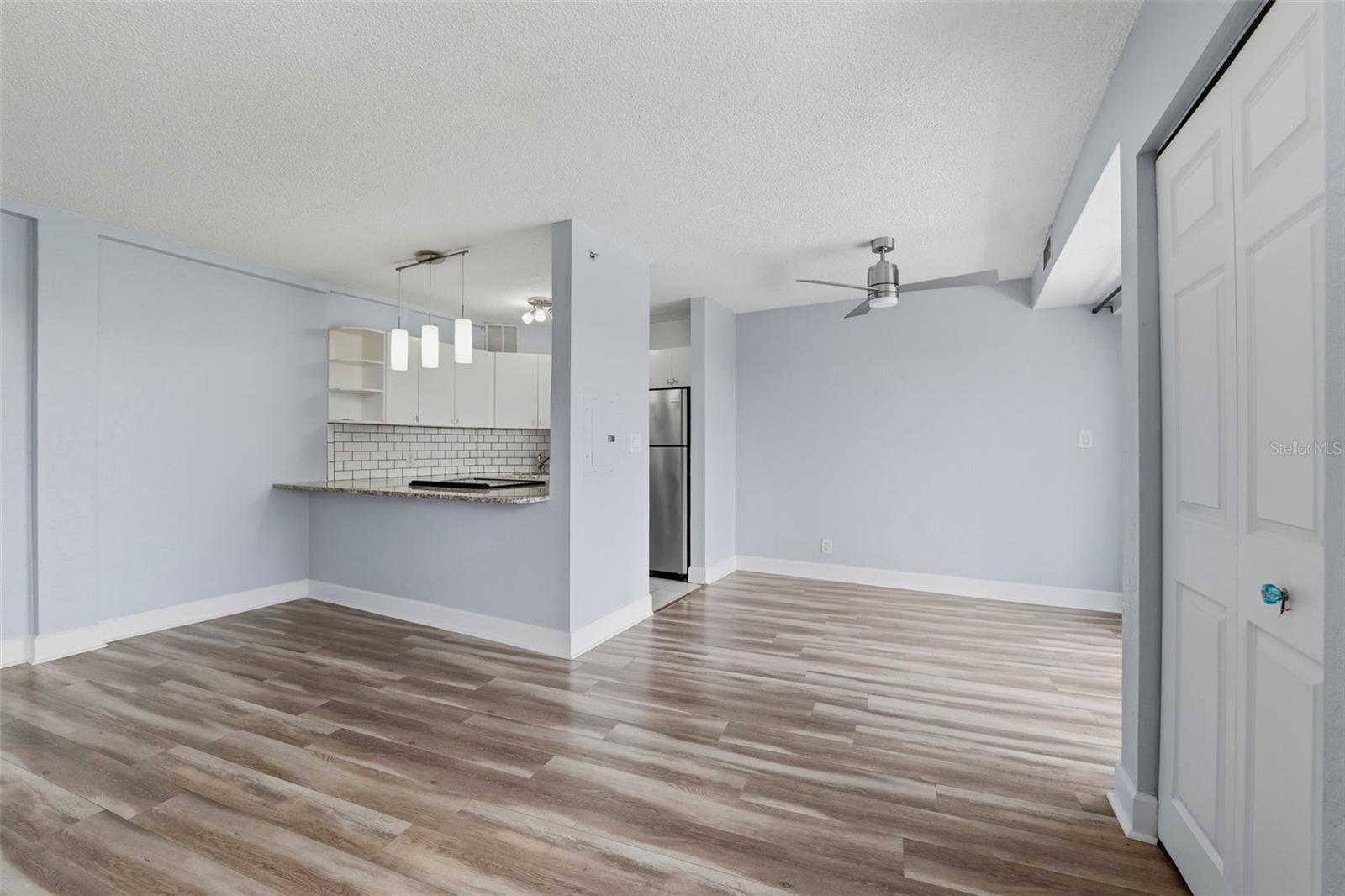 WAVE THE CONDO - Residential