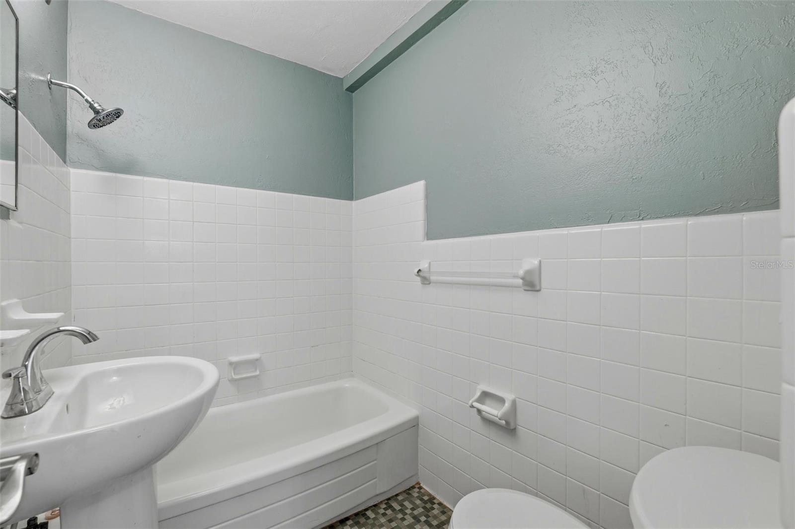 WAVE THE CONDO - Residential