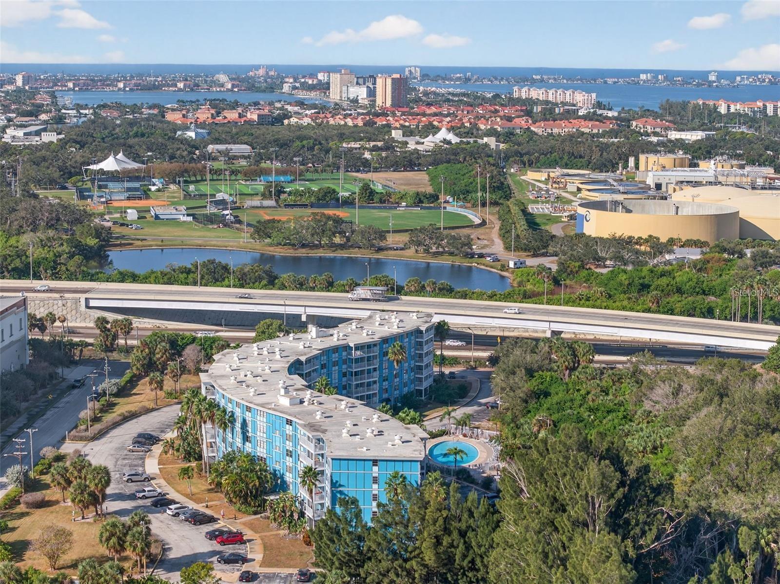 WAVE THE CONDO - Residential