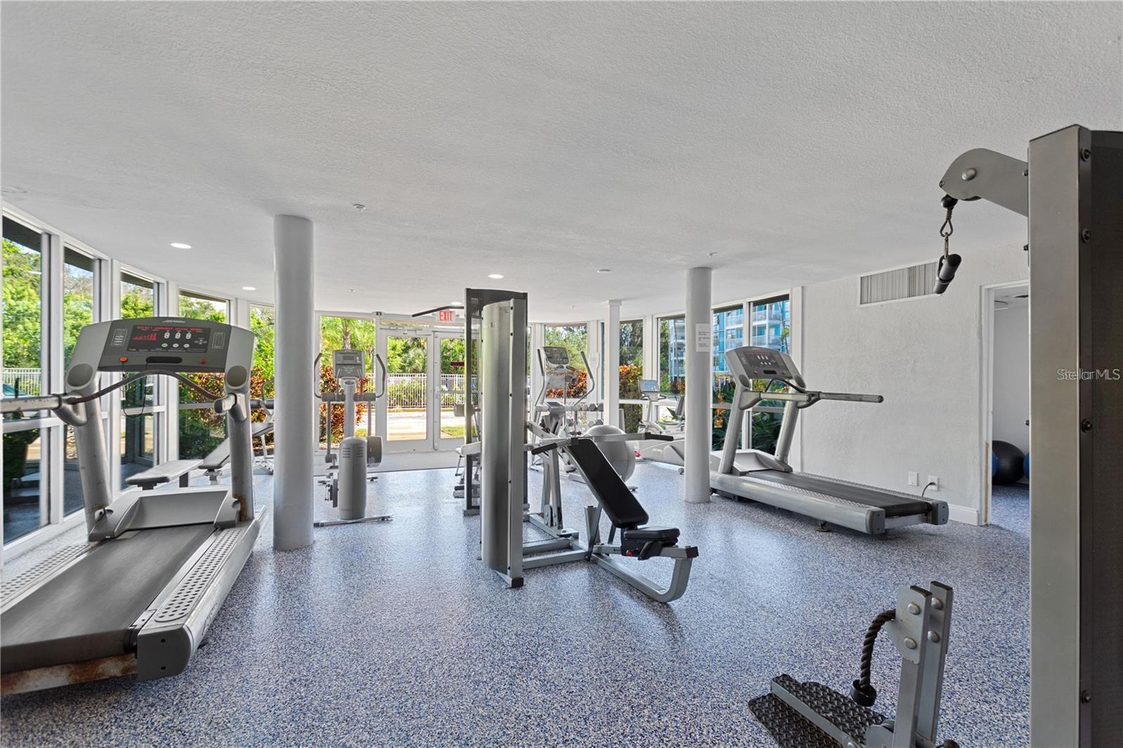 WAVE THE CONDO - Residential
