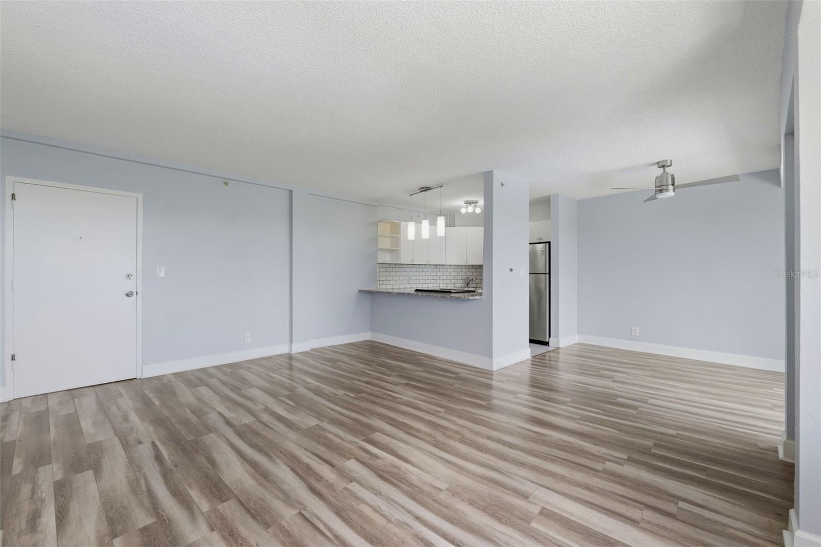 WAVE THE CONDO - Residential