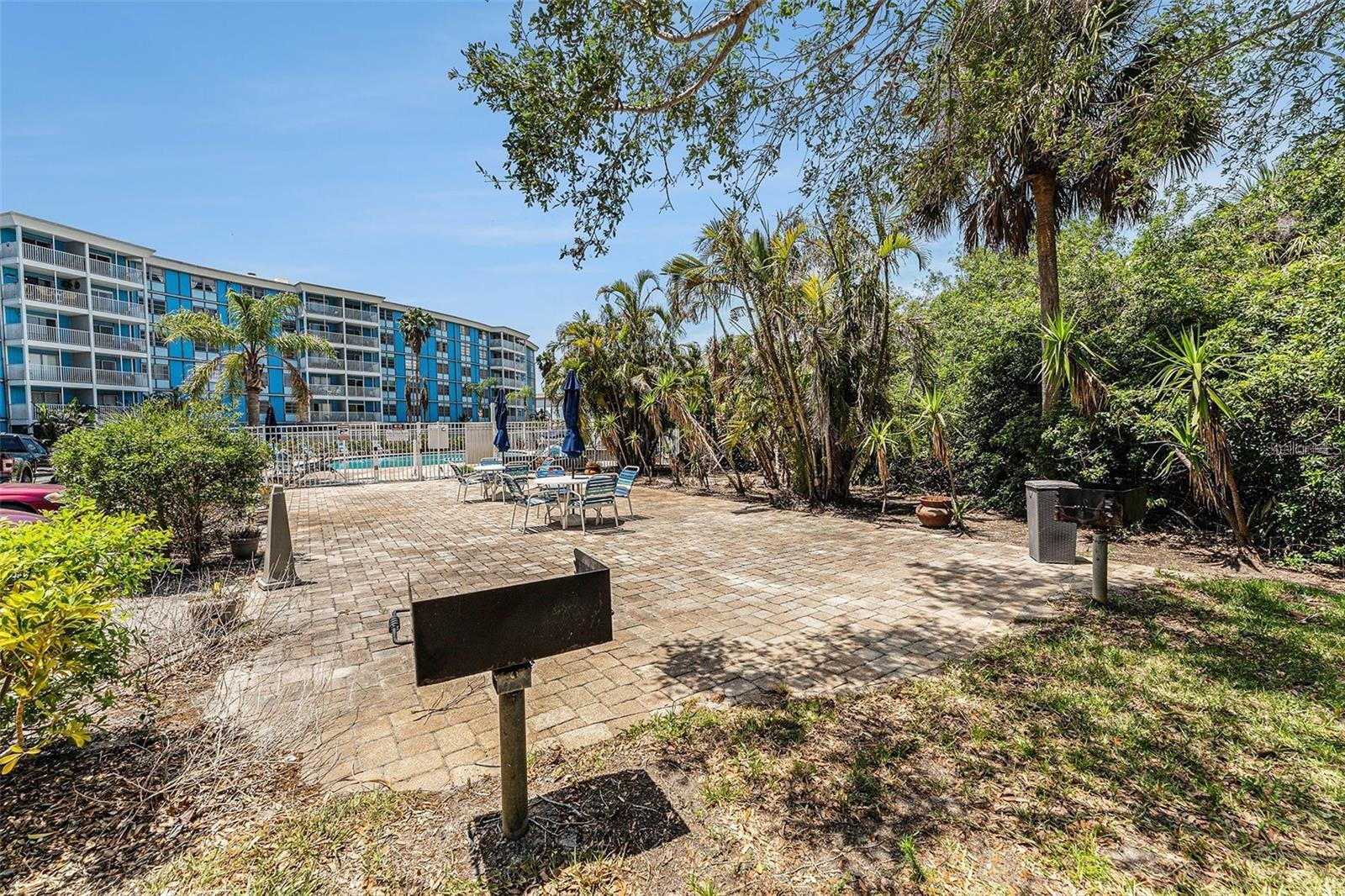 WAVE THE CONDO - Residential