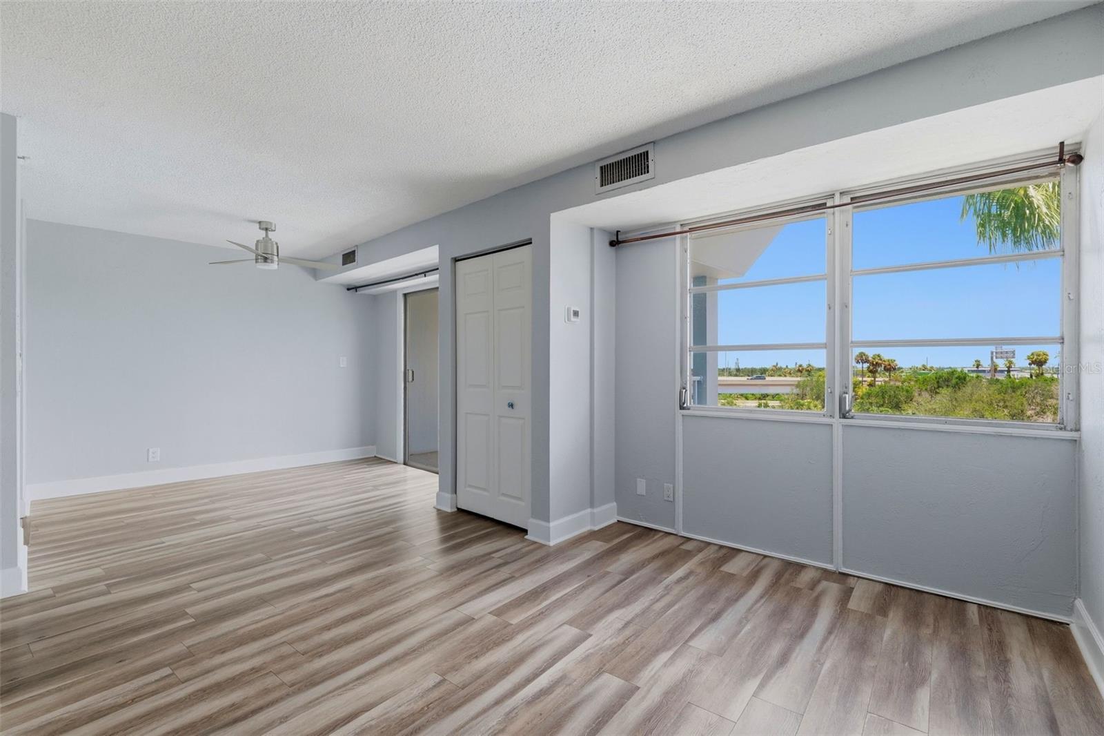 WAVE THE CONDO - Residential