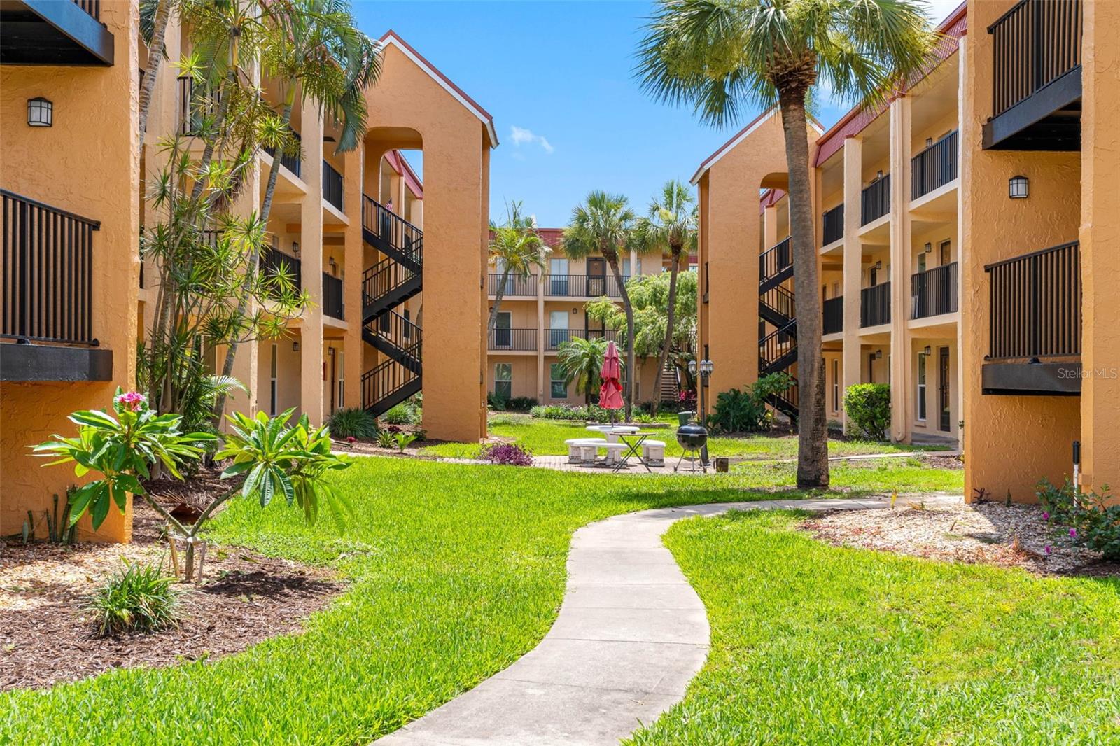 BOCA SHORES CONDOMINIUM - Residential