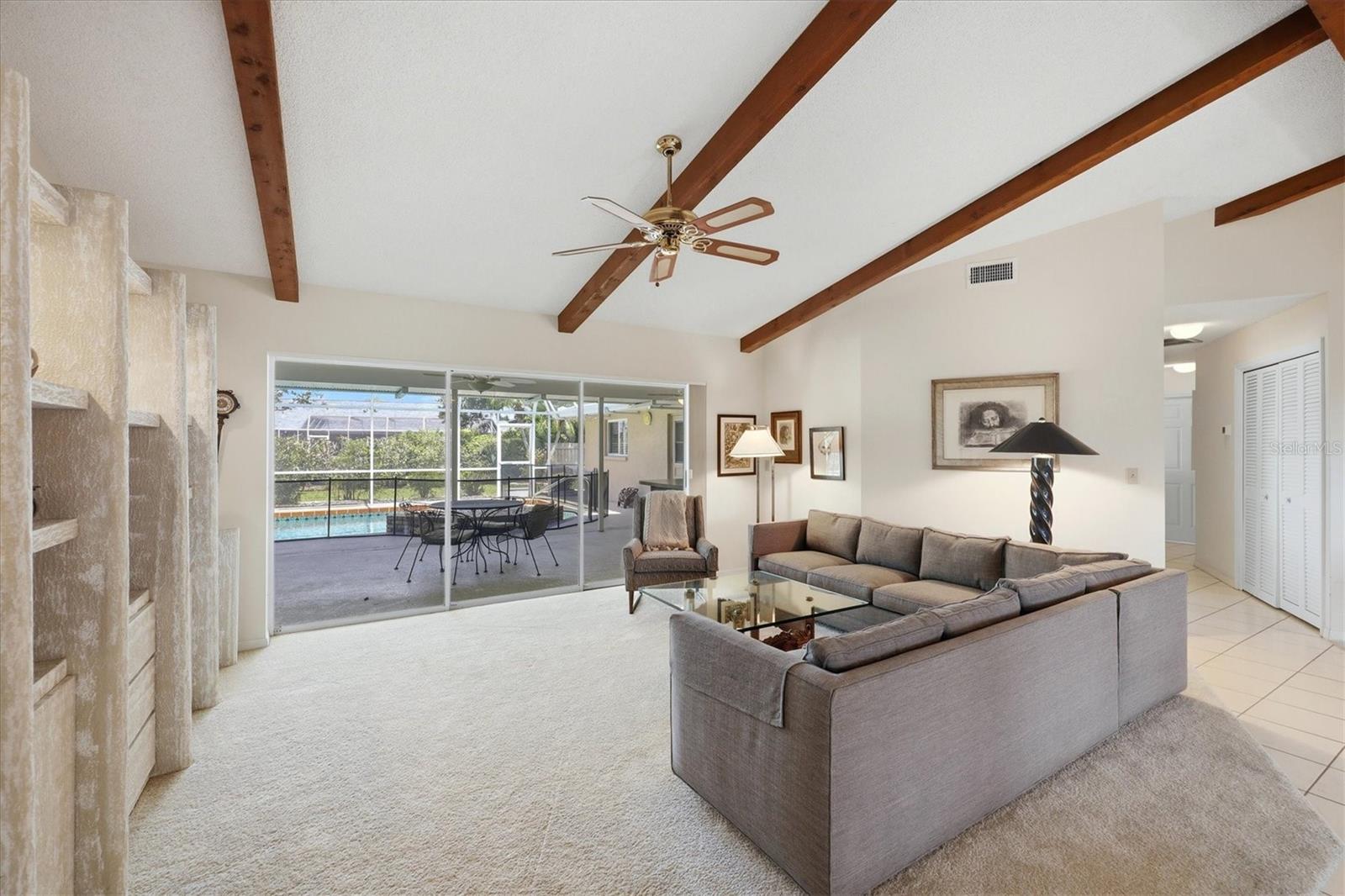 COUNTRY LAKES - Residential