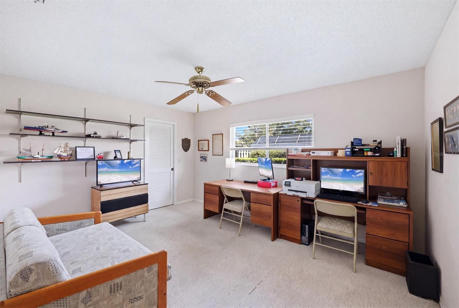COUNTRY LAKES - Residential