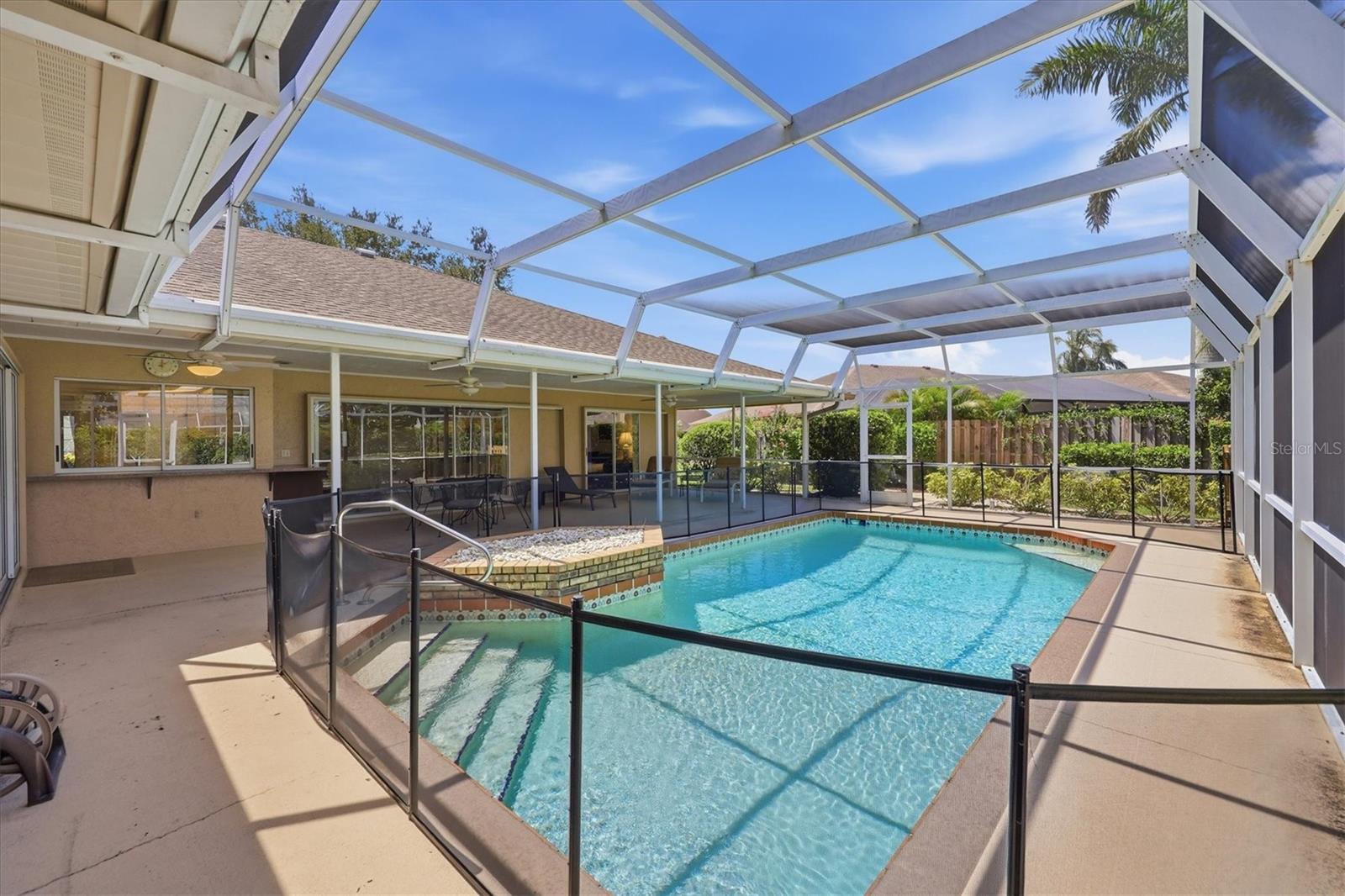 COUNTRY LAKES - Residential
