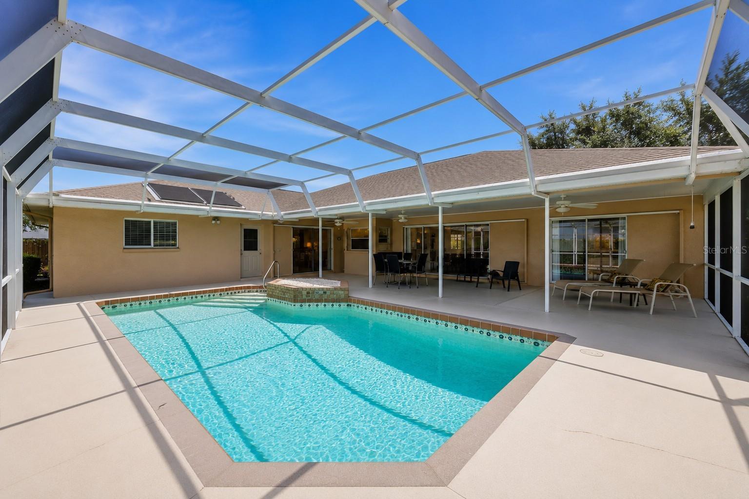 COUNTRY LAKES - Residential