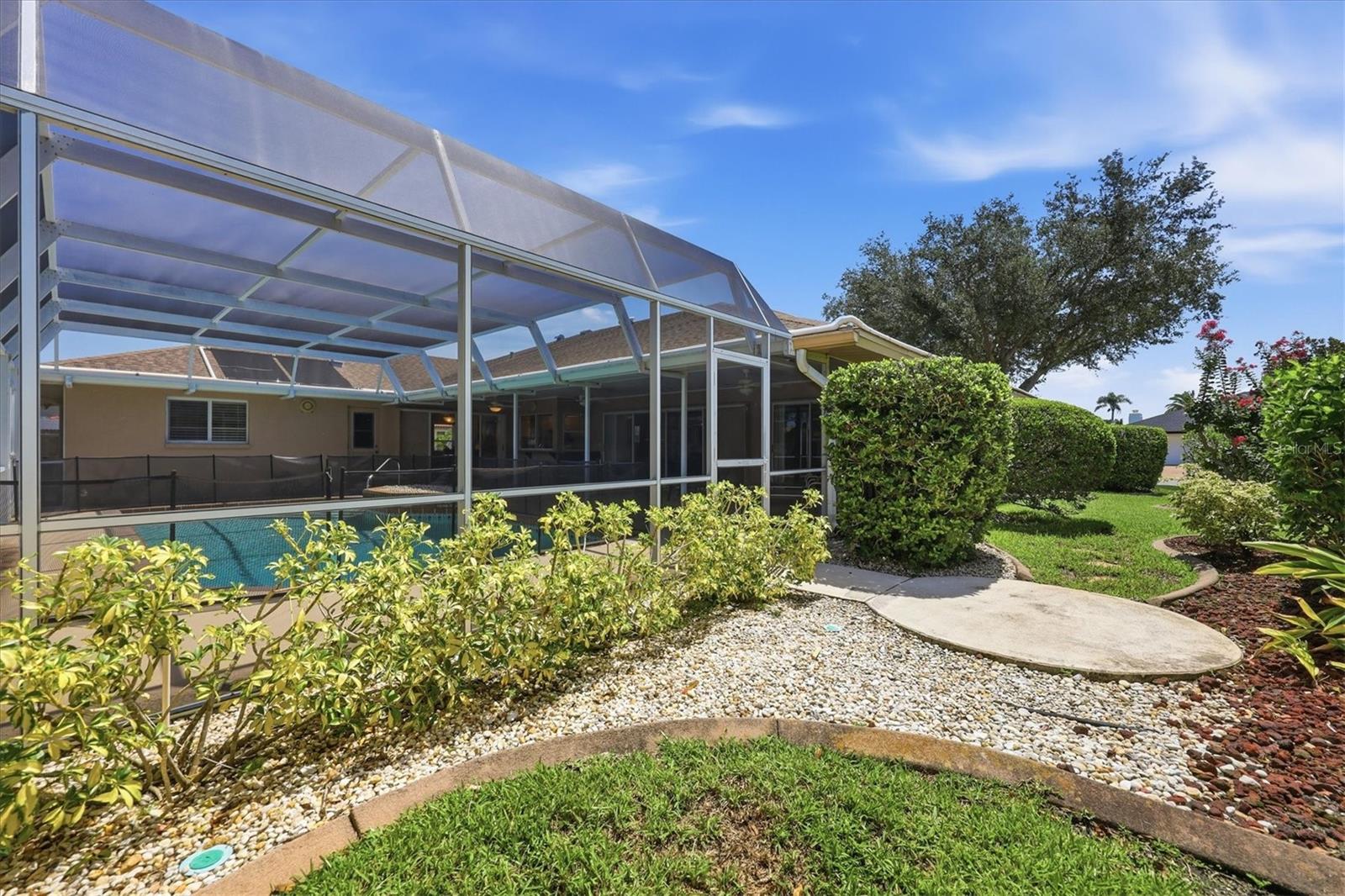 COUNTRY LAKES - Residential