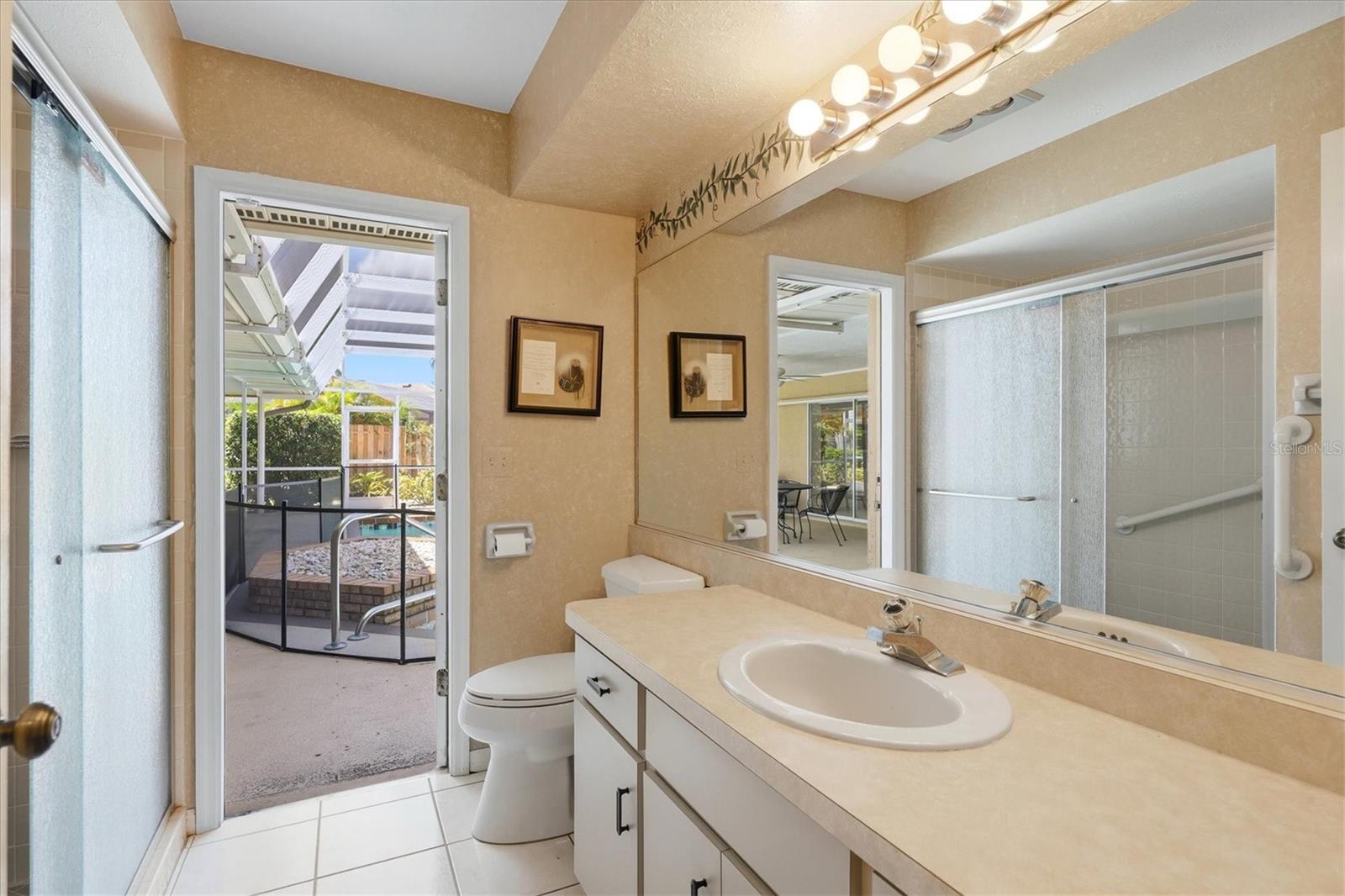 COUNTRY LAKES - Residential