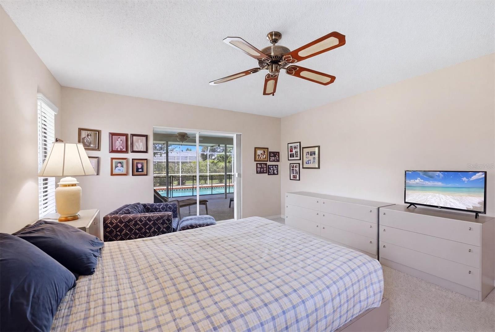 COUNTRY LAKES - Residential