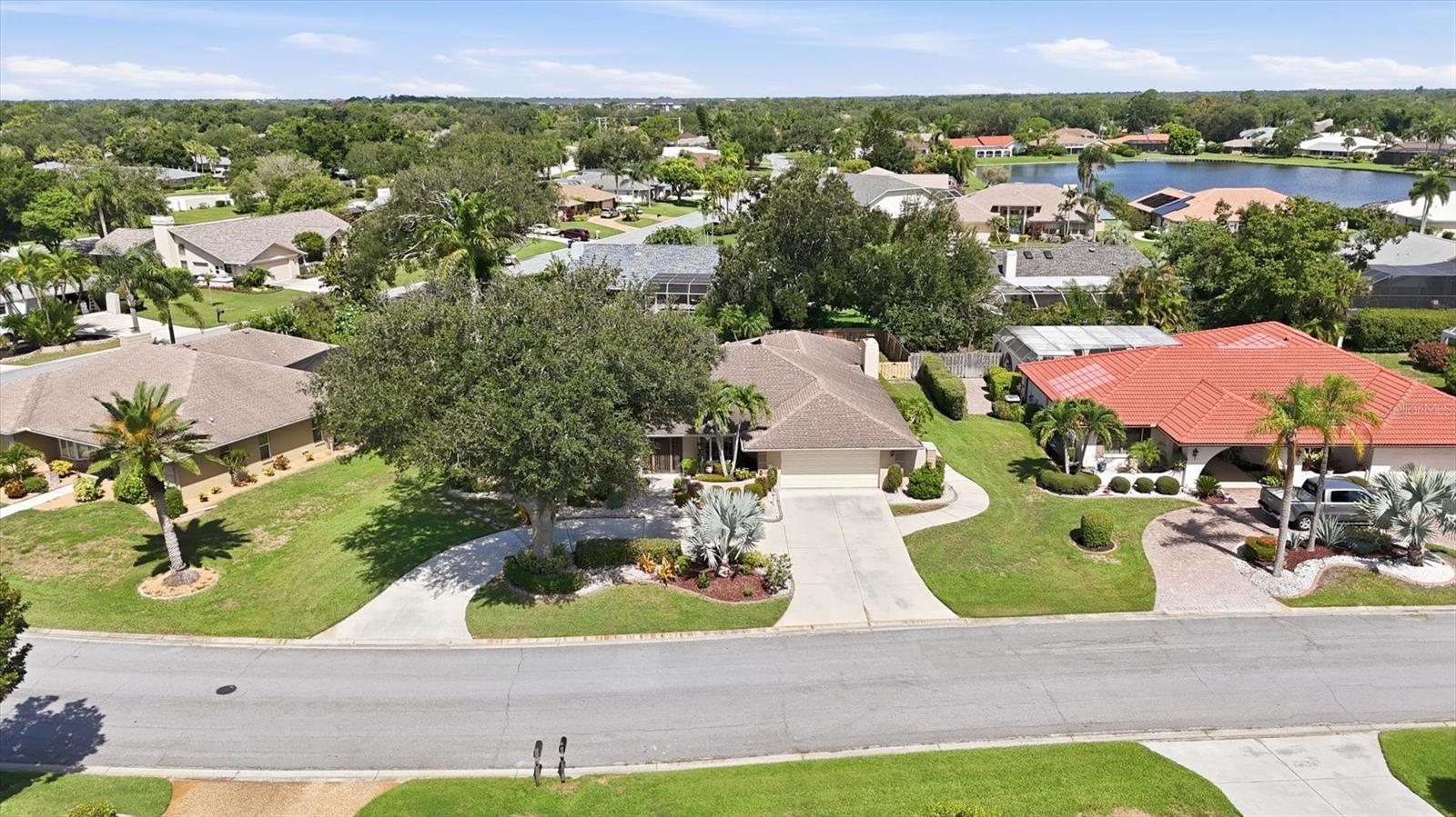 COUNTRY LAKES - Residential