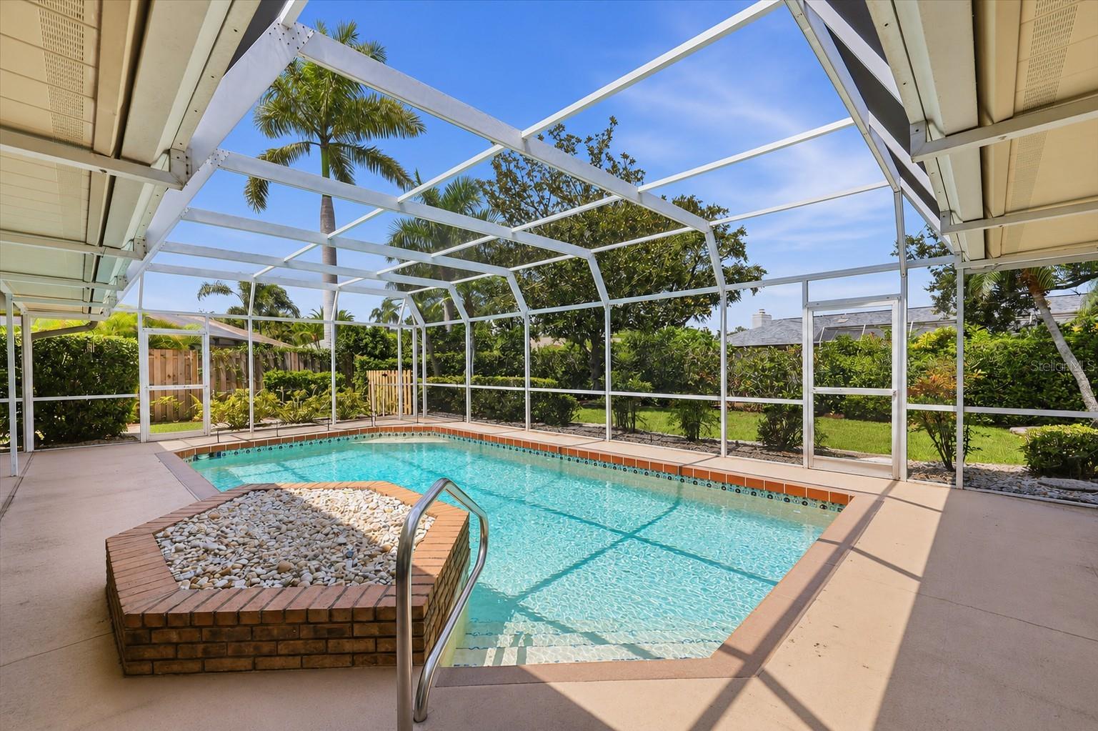 COUNTRY LAKES - Residential