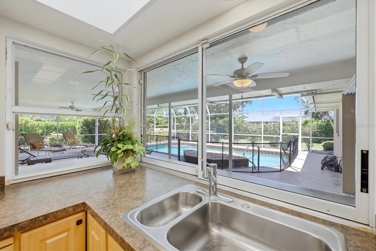 COUNTRY LAKES - Residential