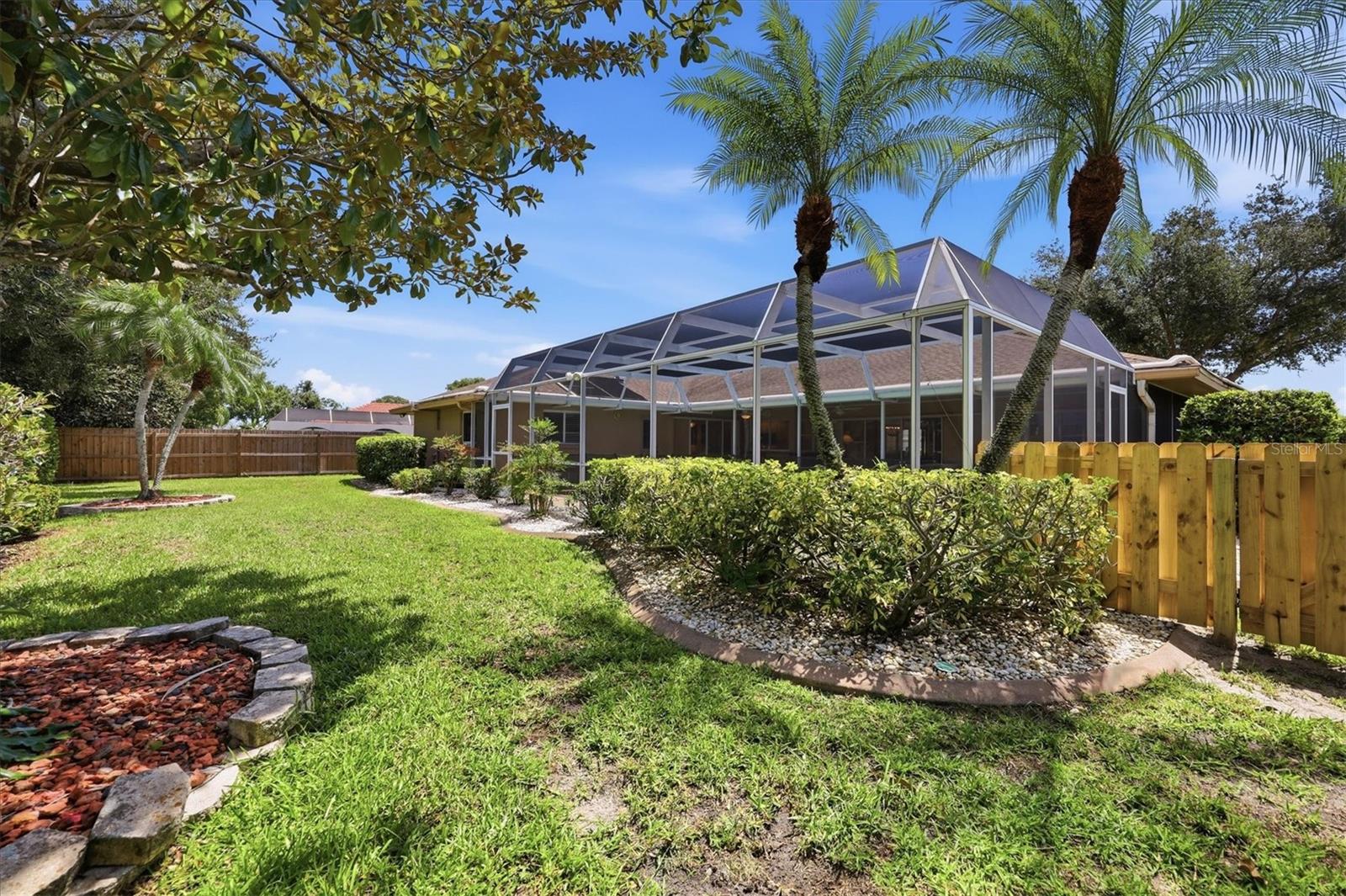 COUNTRY LAKES - Residential