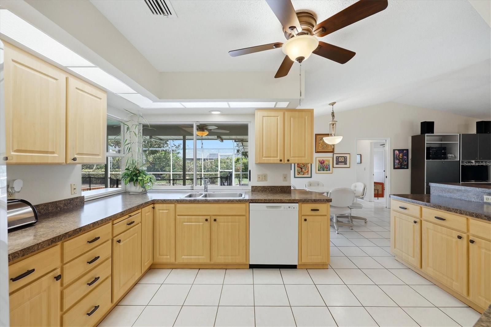COUNTRY LAKES - Residential
