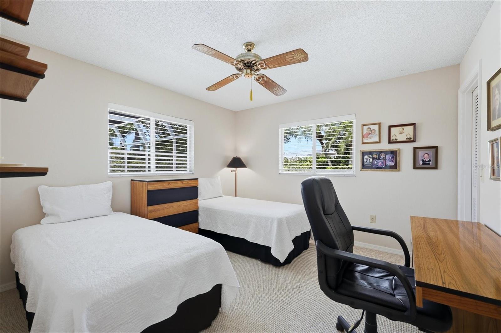 COUNTRY LAKES - Residential
