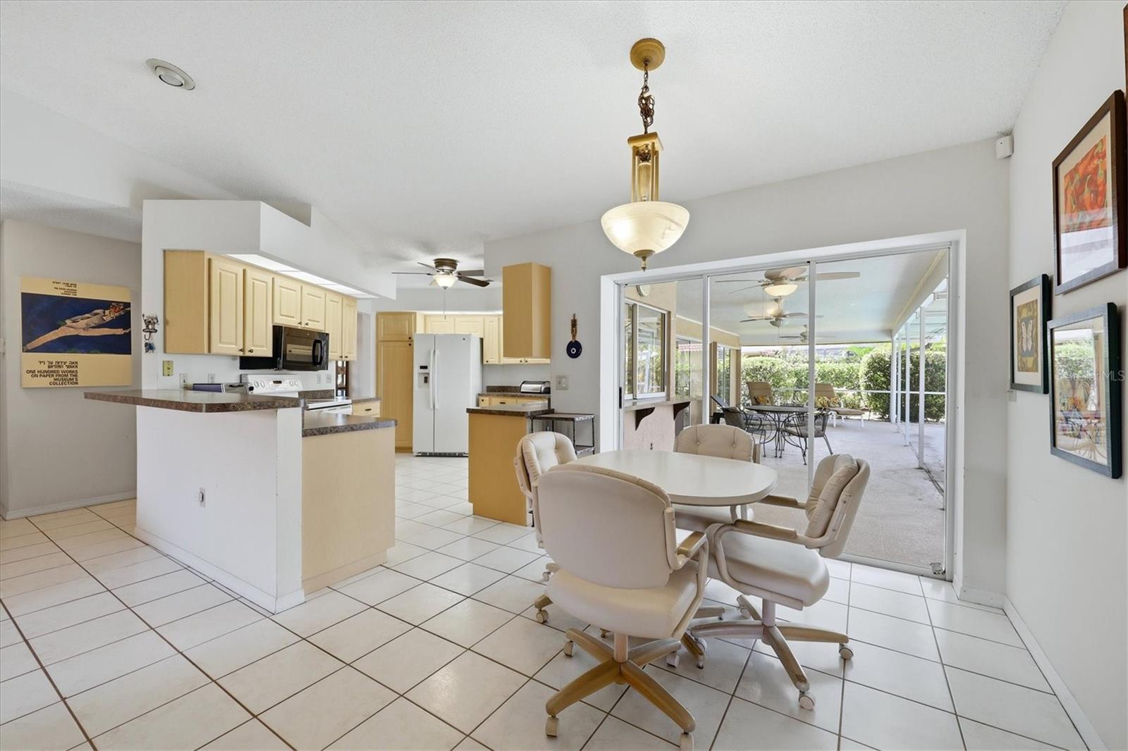 COUNTRY LAKES - Residential