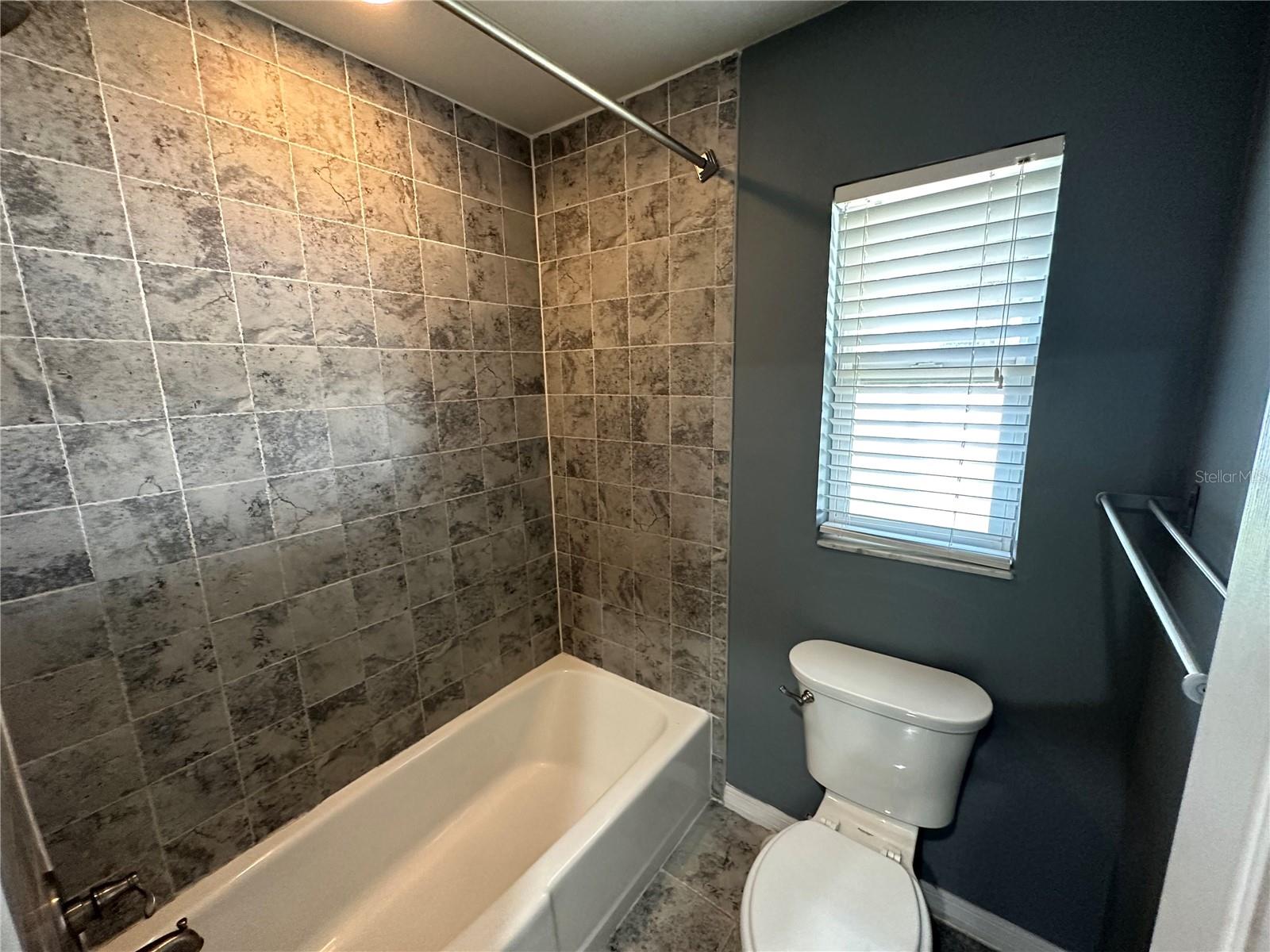 HOWELL BRANCH WOODS - Residential Lease