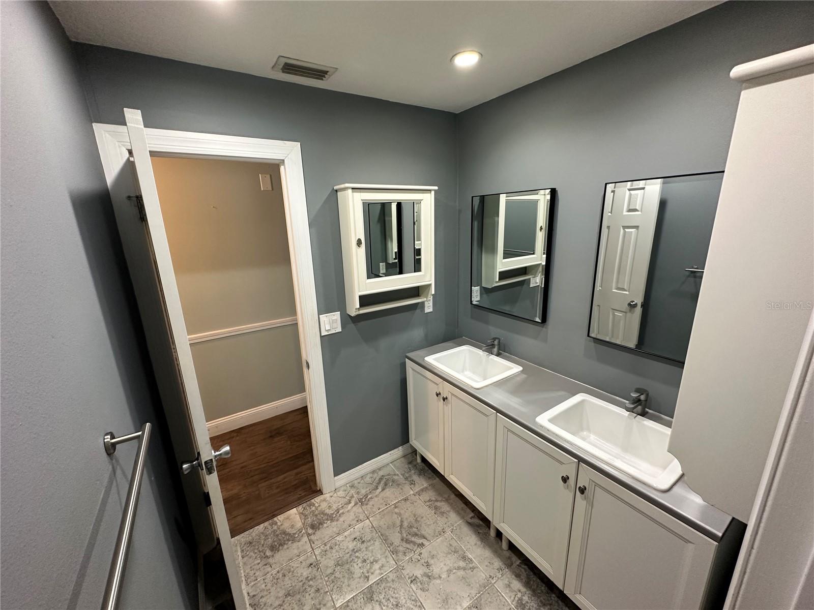 HOWELL BRANCH WOODS - Residential Lease