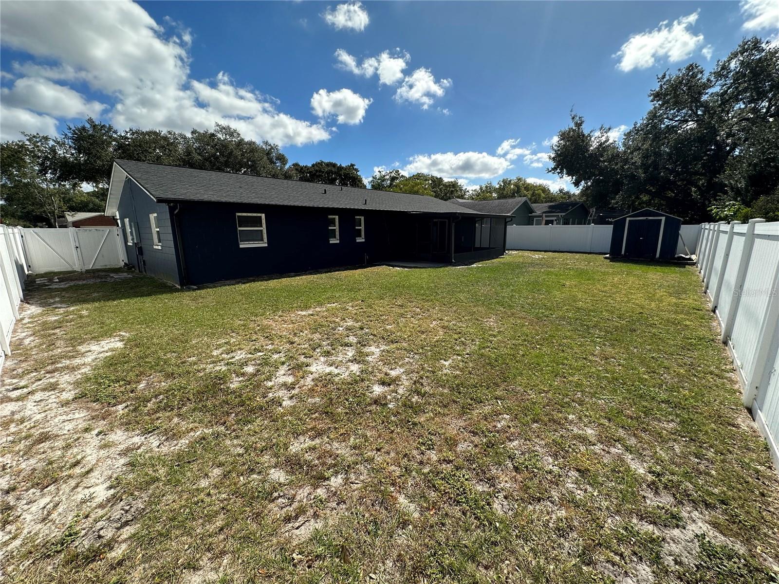 HOWELL BRANCH WOODS - Residential Lease