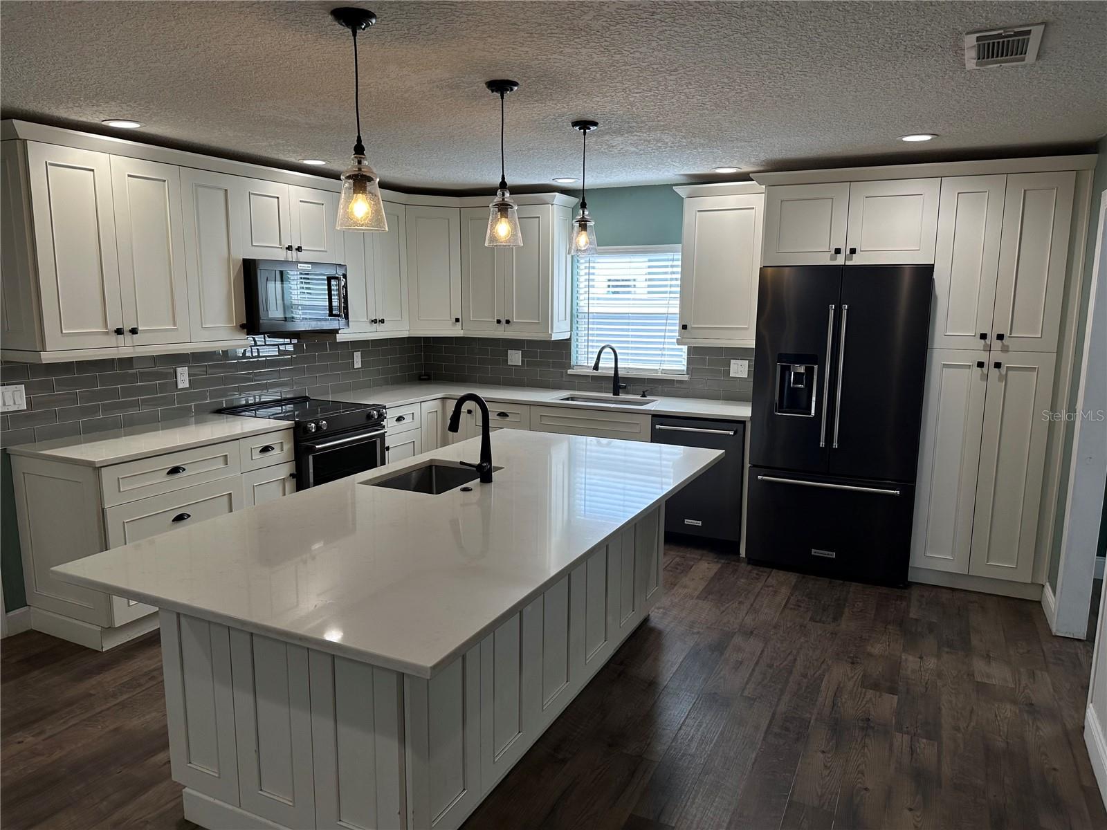 HOWELL BRANCH WOODS - Residential Lease
