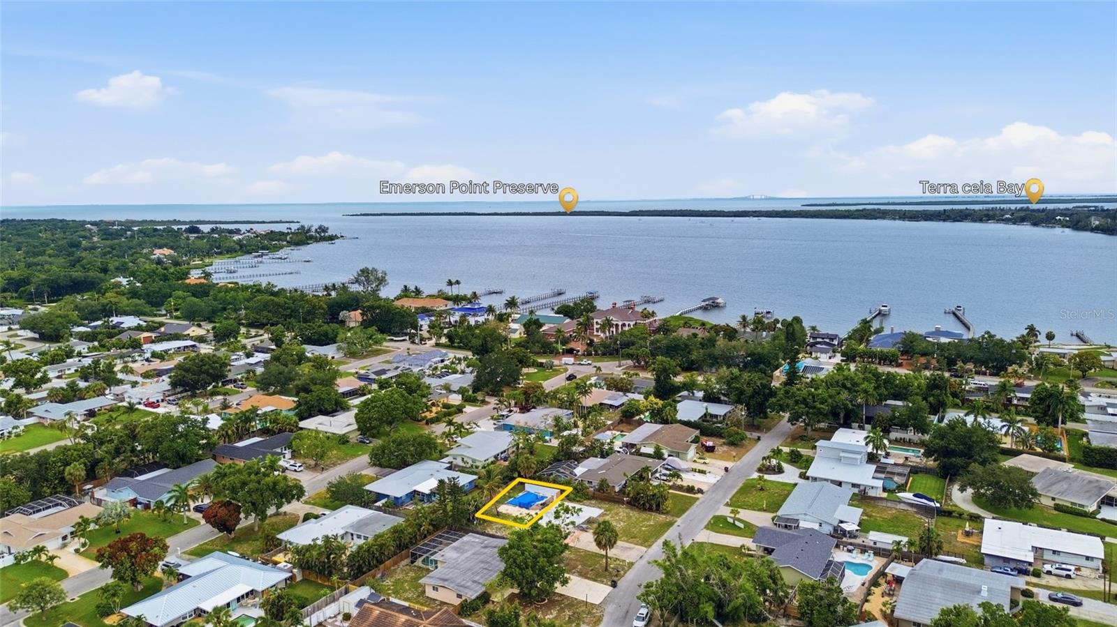 HARBOR SHORES - Land