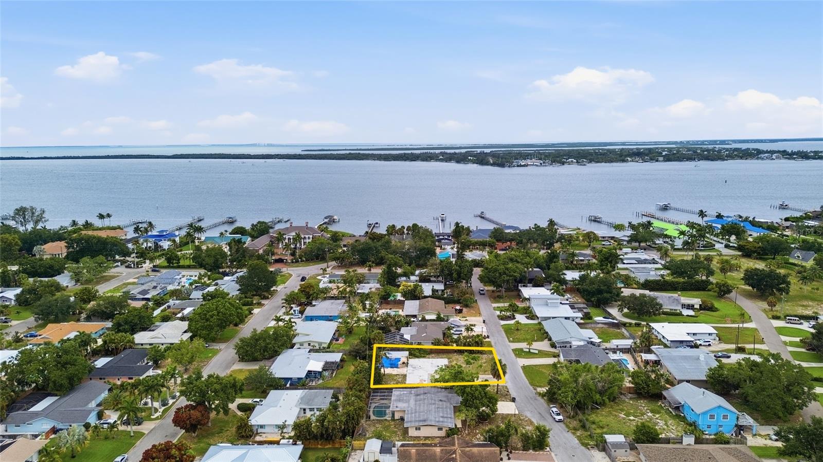 HARBOR SHORES - Land