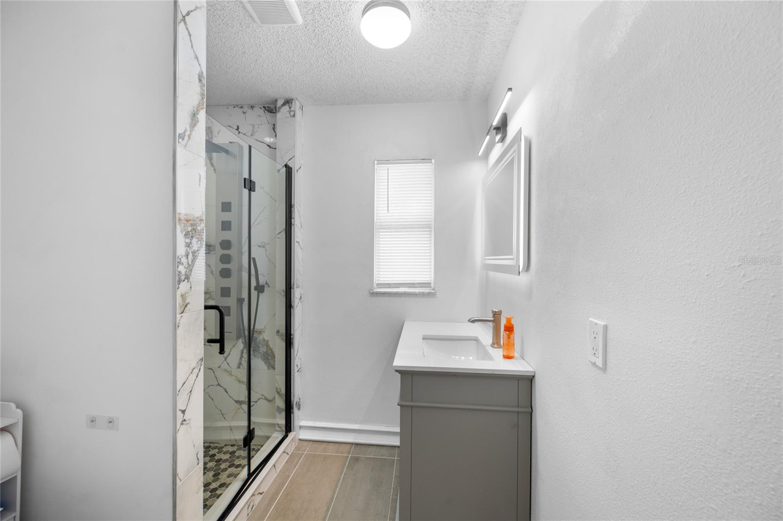 YOUNGS SUB DE LUXE - Residential