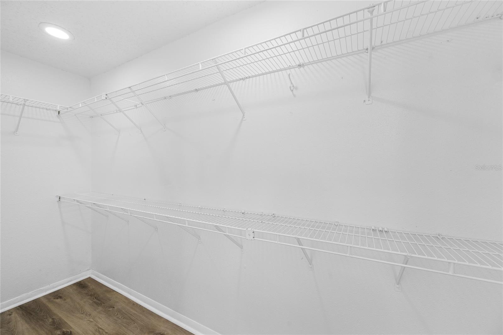 YOUNGS SUB DE LUXE - Residential
