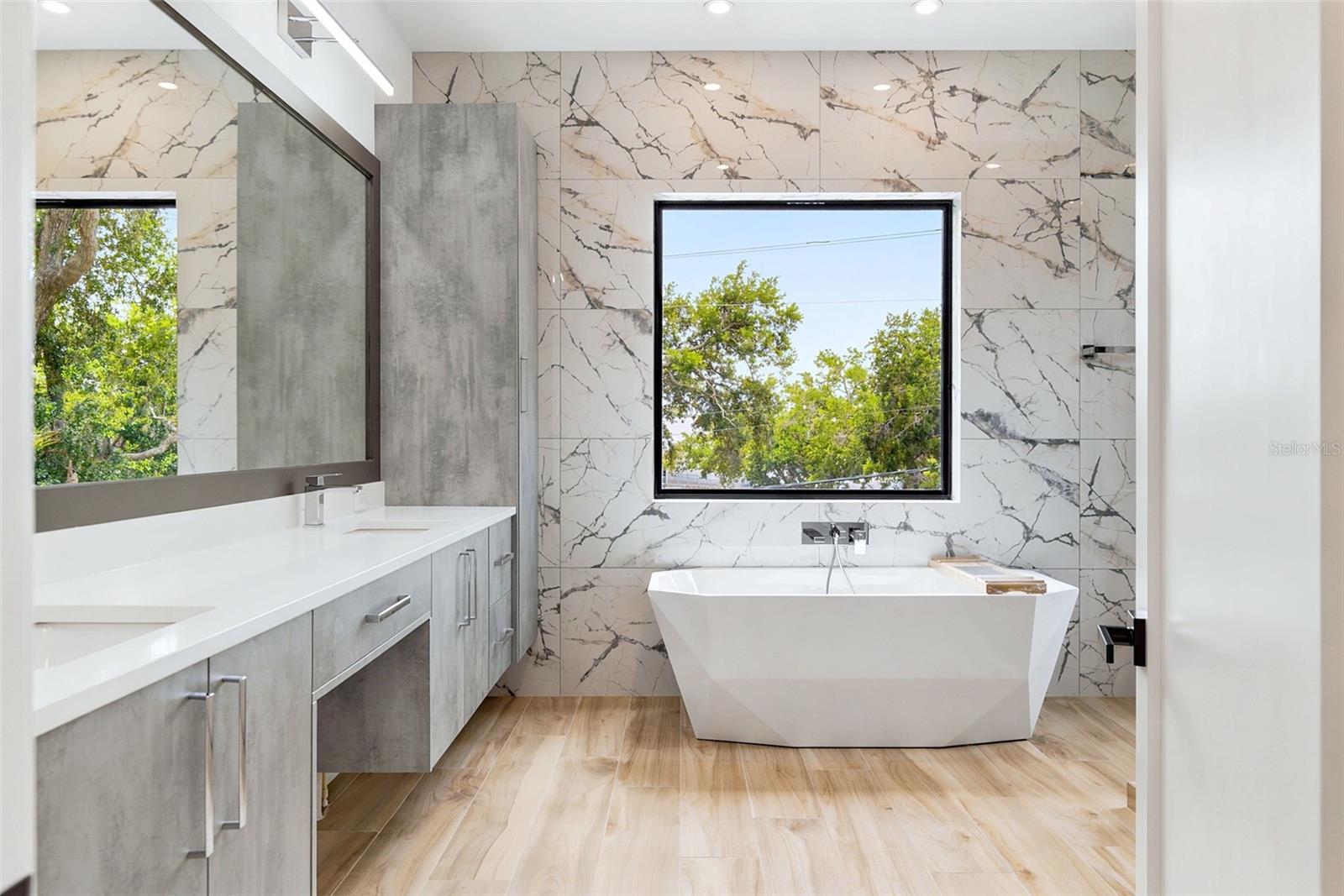 HARTLAND PARK - Residential