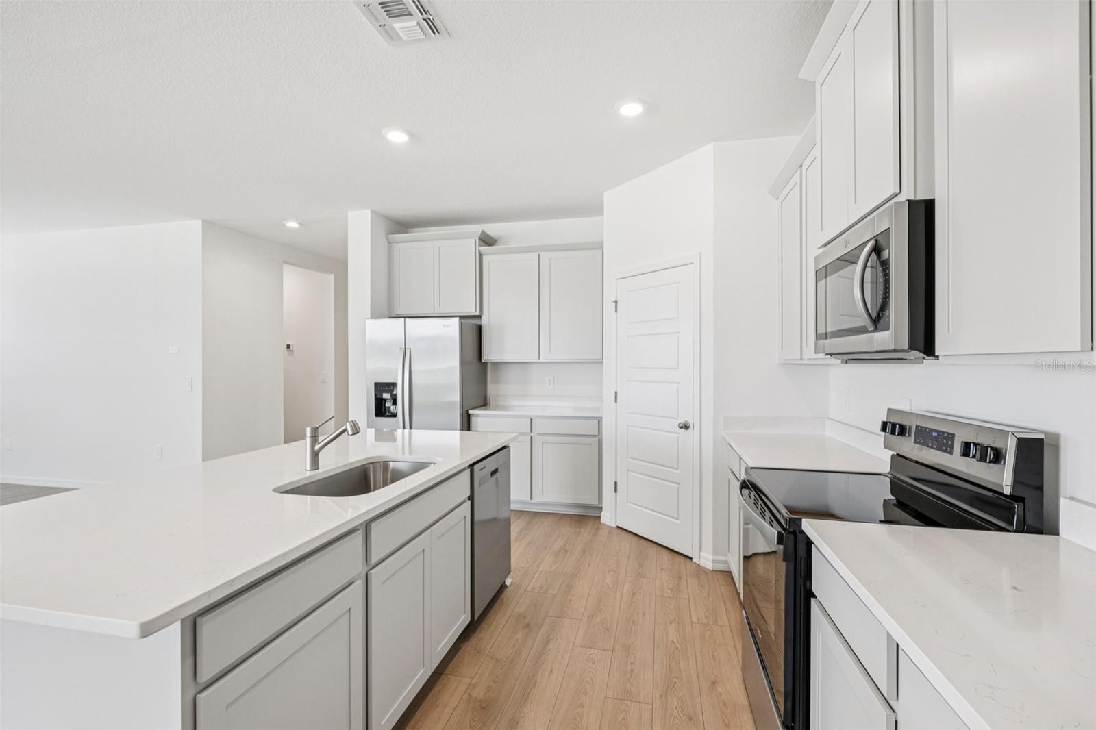 HARMONY ON LAKE ELOISE - Residential