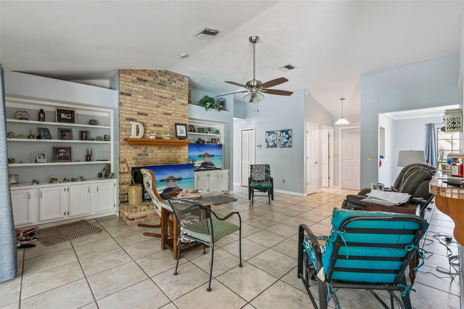 WOODBOUND LAKES - Residential
