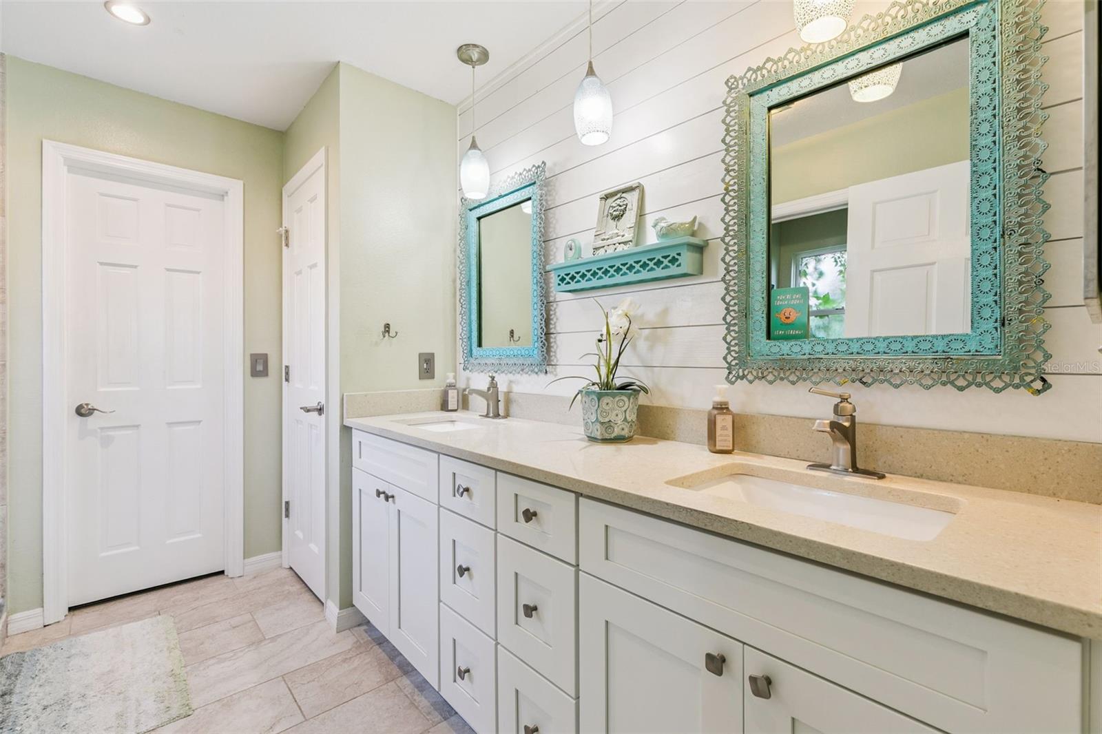 WOODBOUND LAKES - Residential