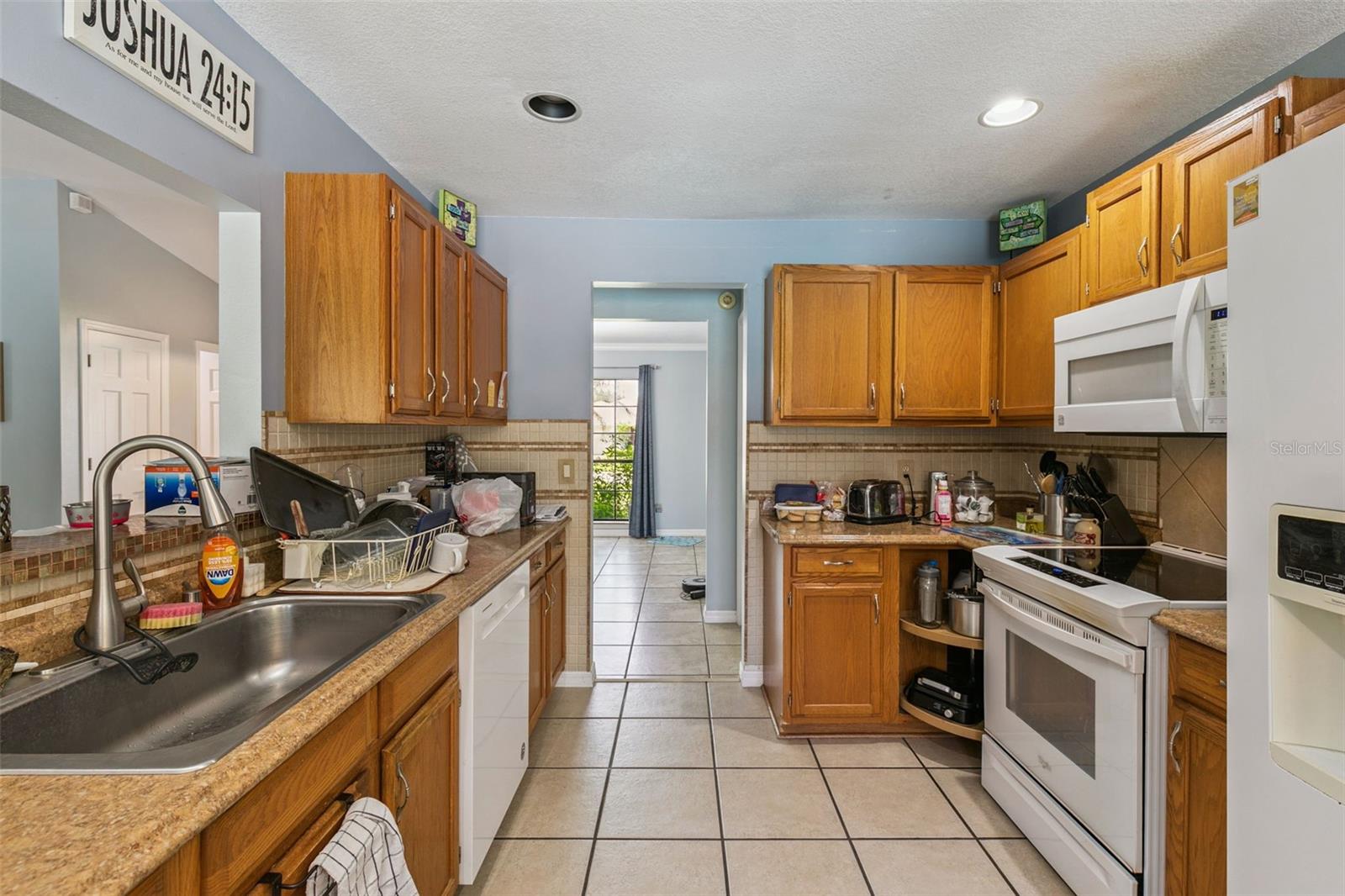 WOODBOUND LAKES - Residential