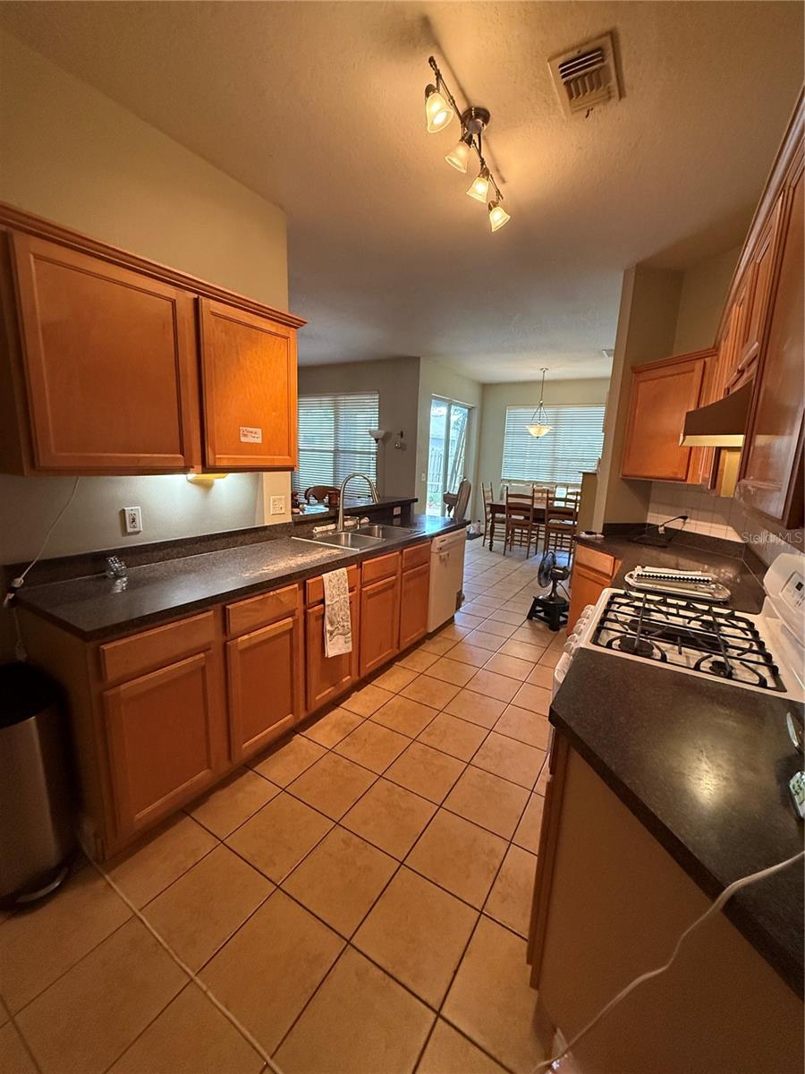 ALOMA WOODS PH 2 - Residential
