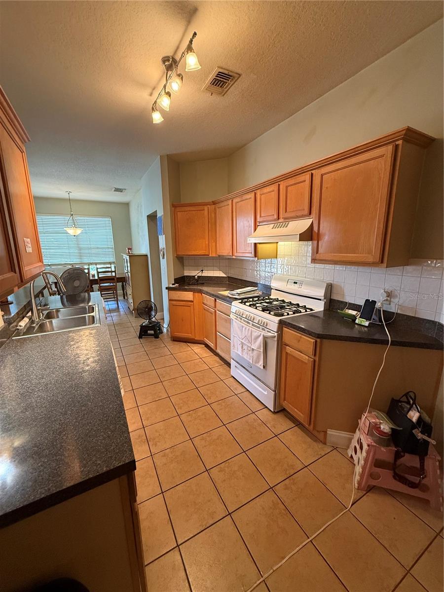 ALOMA WOODS PH 2 - Residential