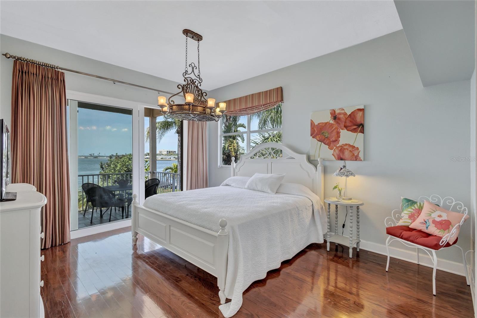 BAYWOOD SHORES - Residential
