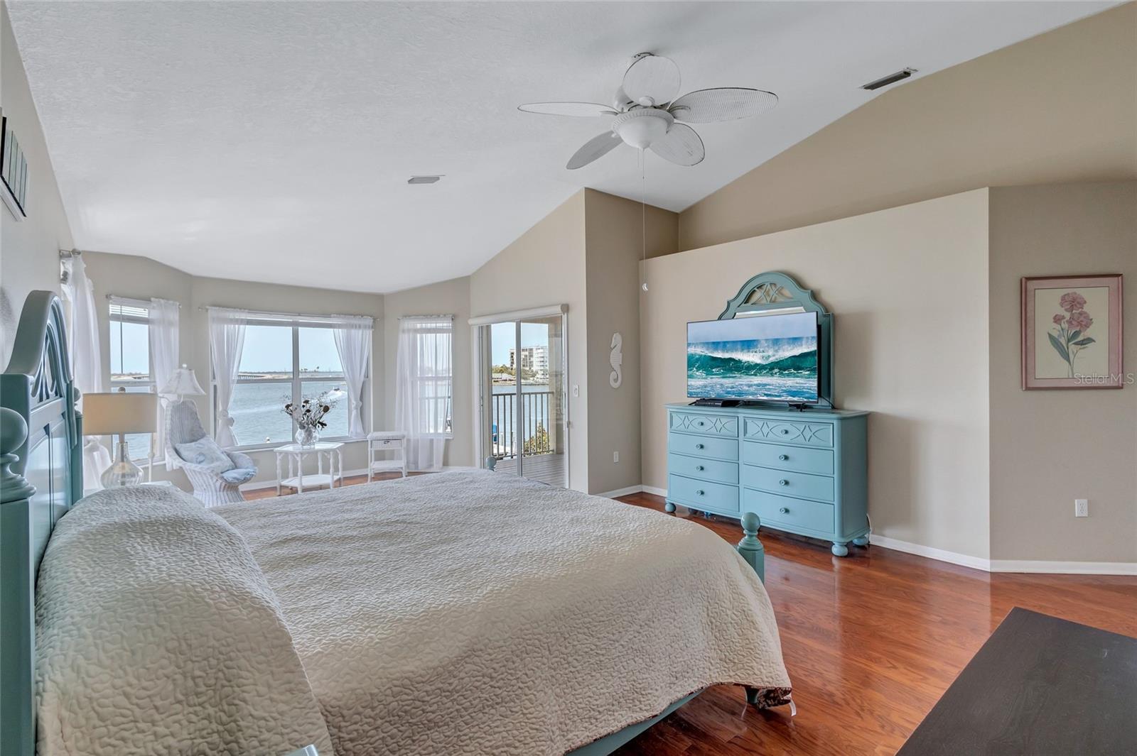 BAYWOOD SHORES - Residential
