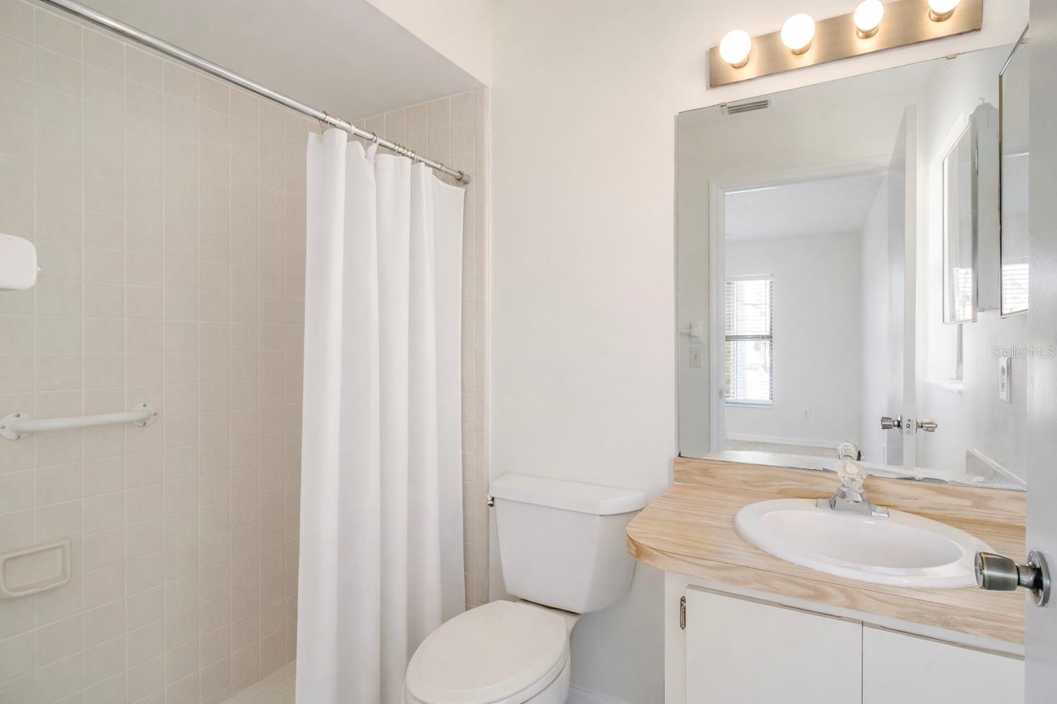 TOWNHOMES WINTER GARDEN - Residential
