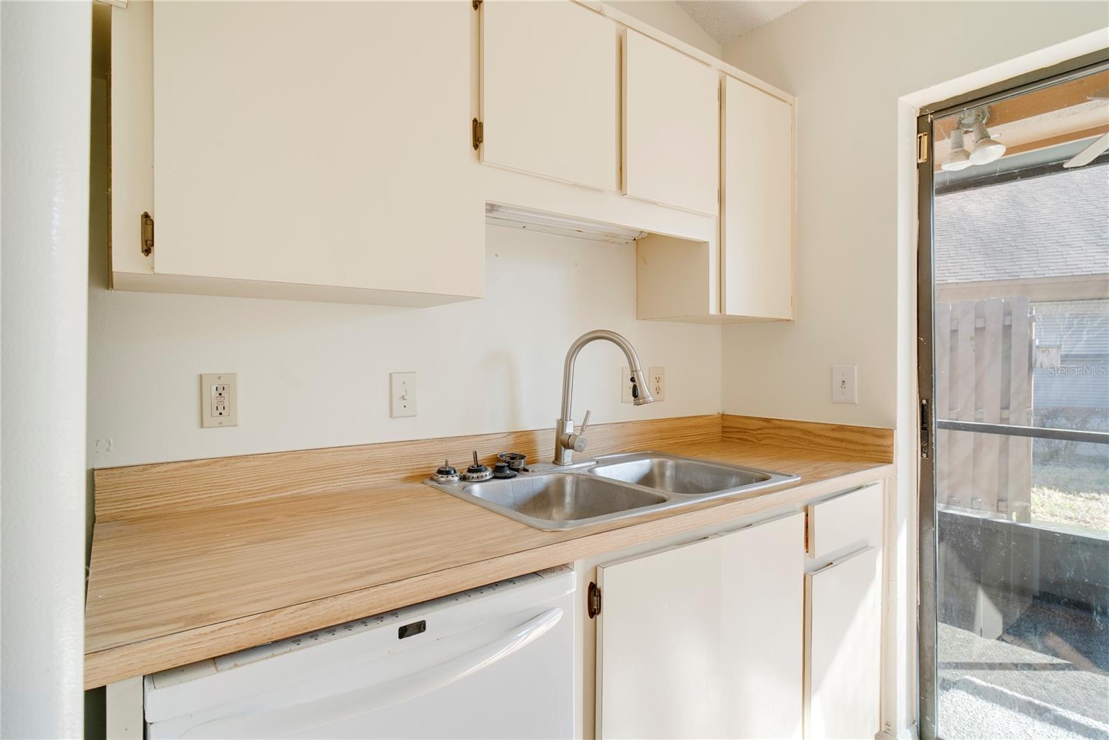 TOWNHOMES WINTER GARDEN - Residential