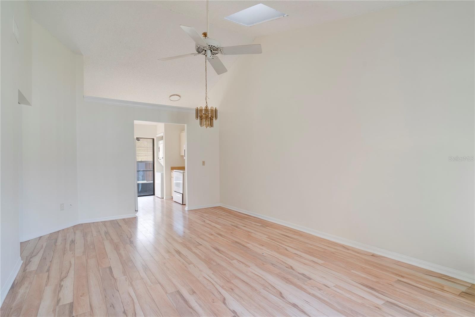 TOWNHOMES WINTER GARDEN - Residential